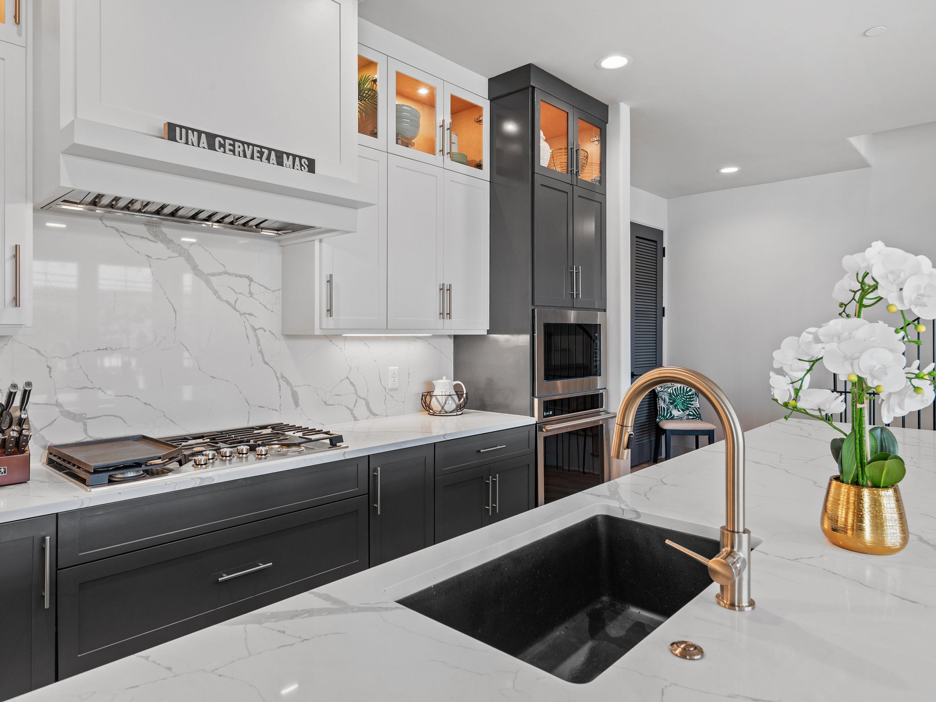 DeLuna Place Townhomes - Residential
