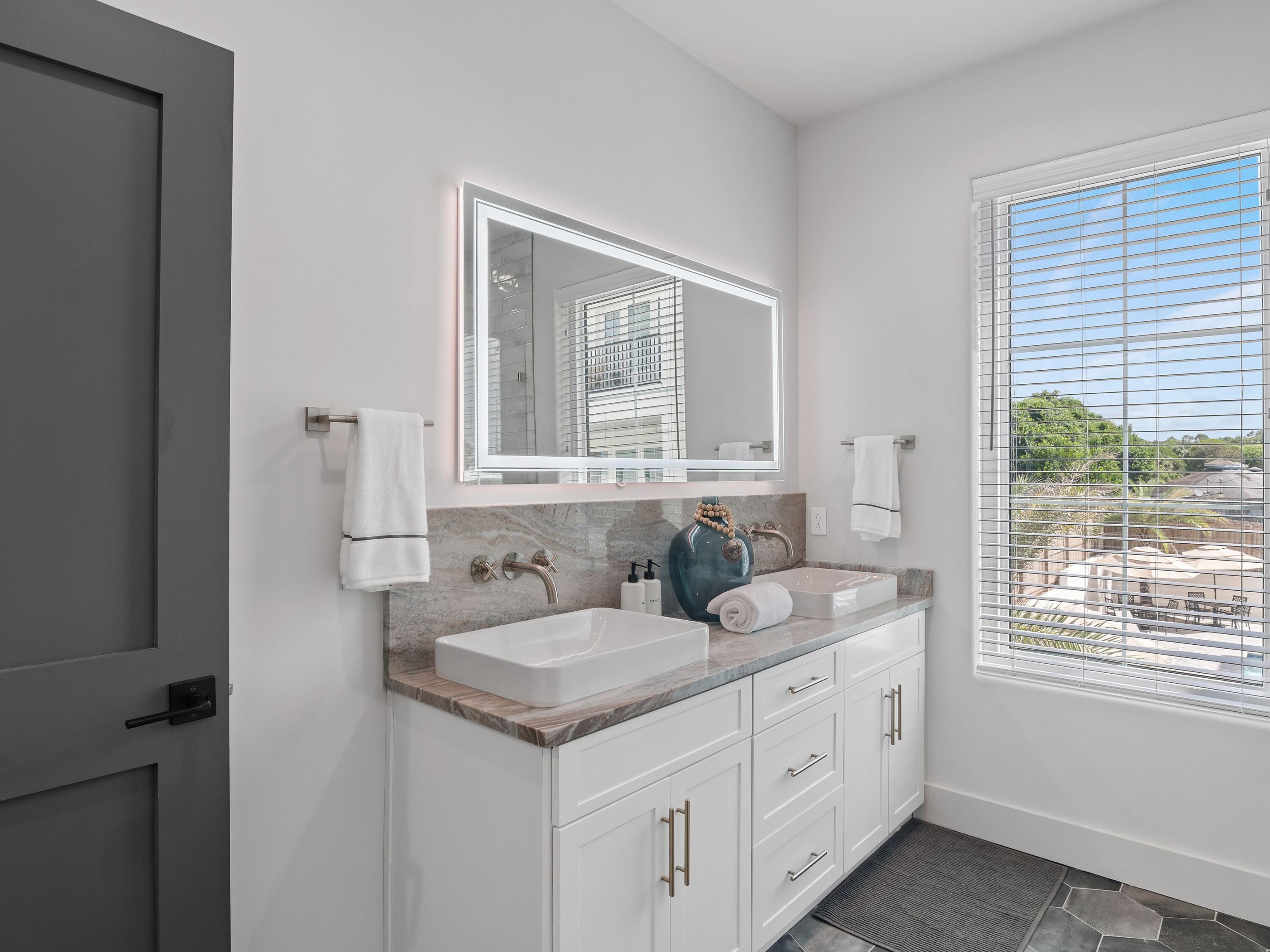 DeLuna Place Townhomes - Residential