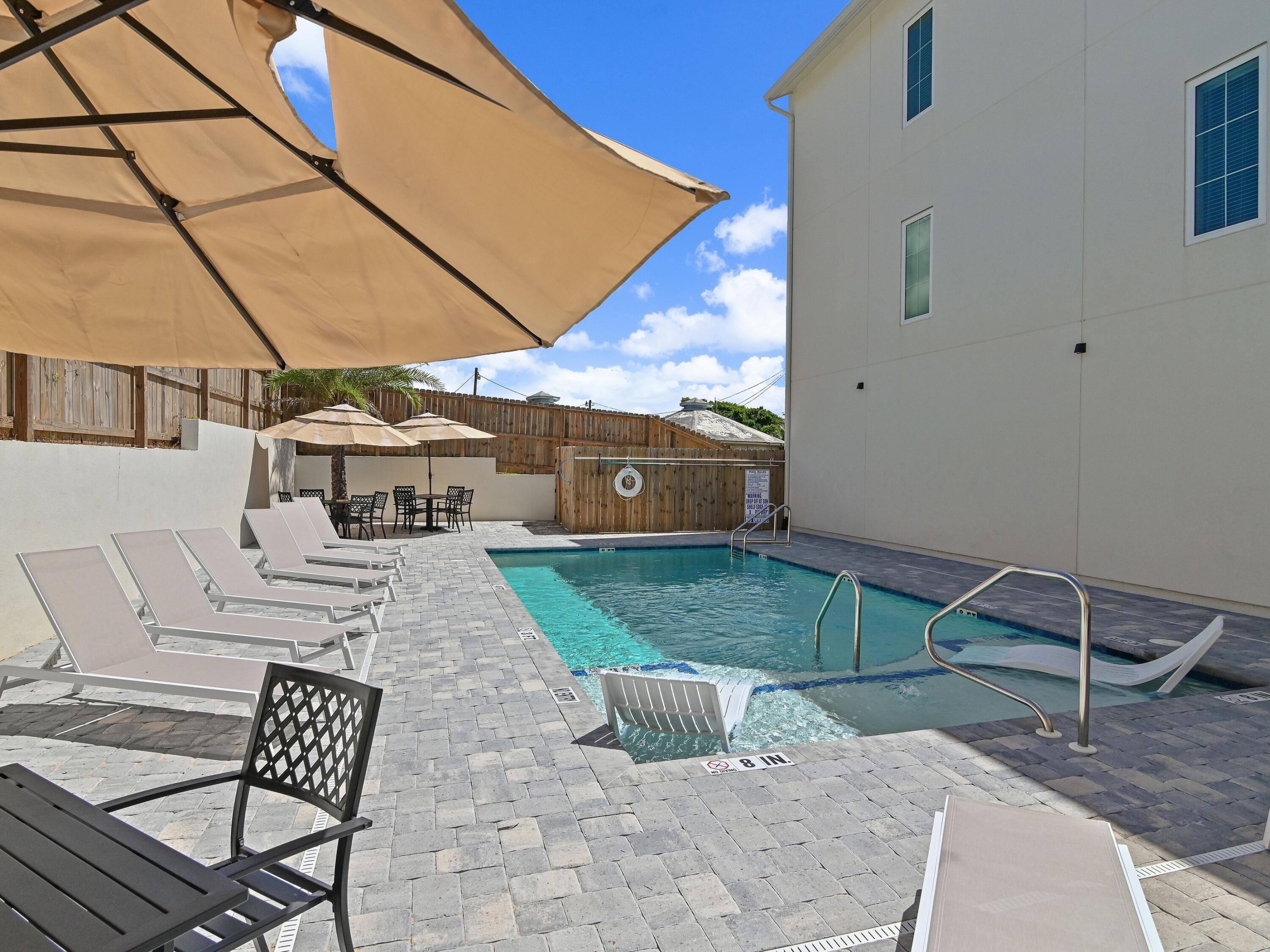 DeLuna Place Townhomes - Residential