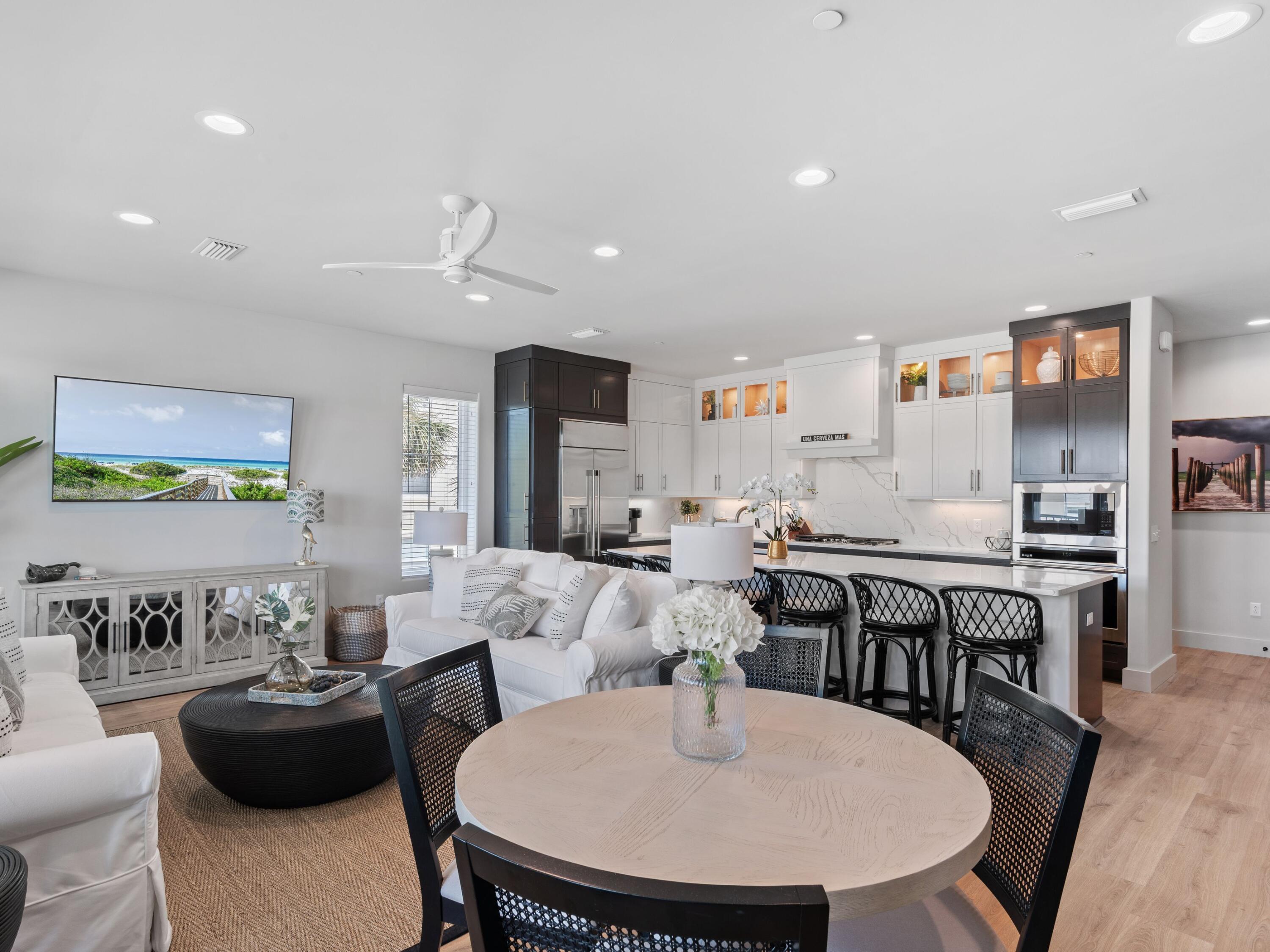 DeLuna Place Townhomes - Residential