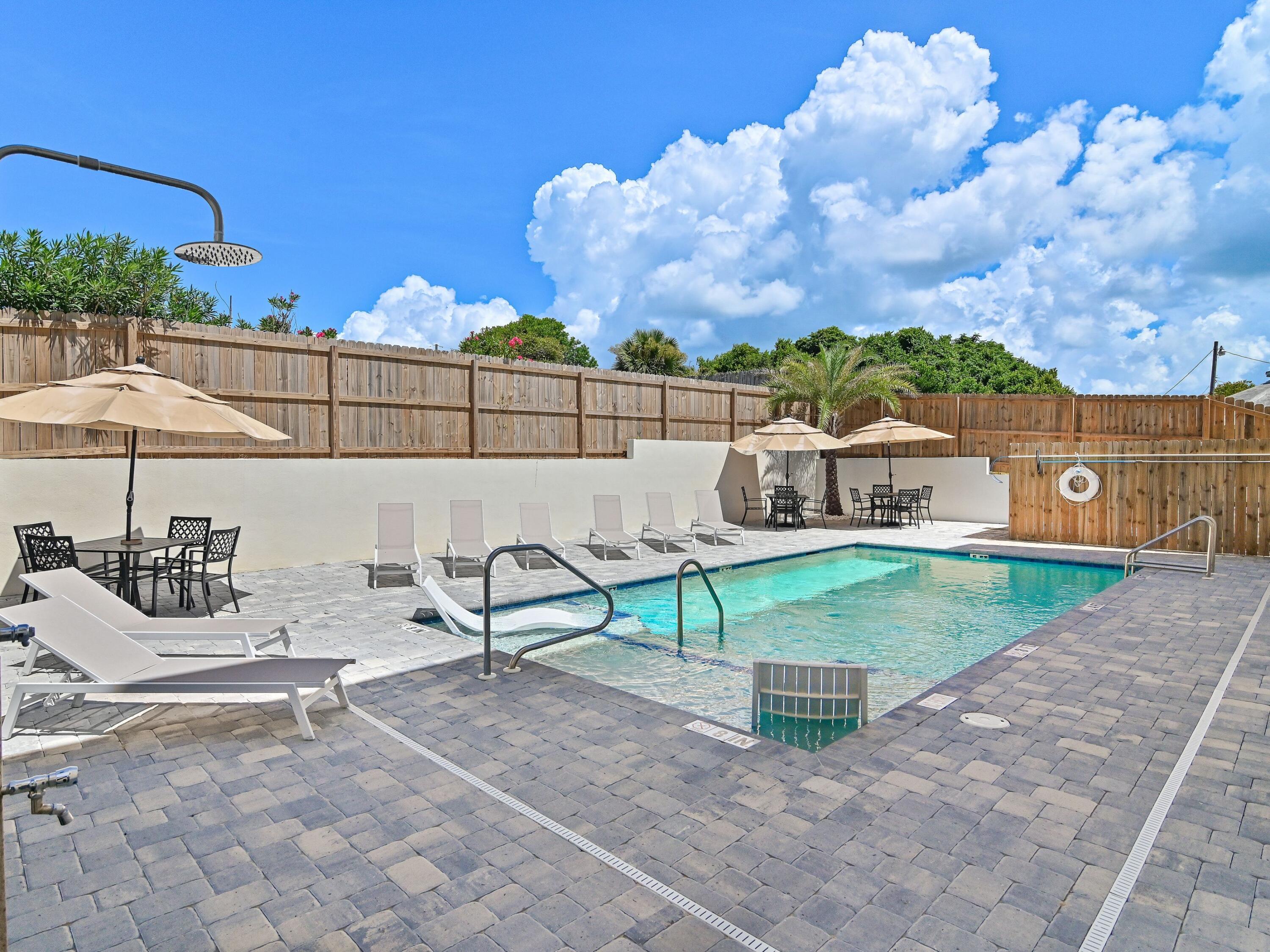 DeLuna Place Townhomes - Residential
