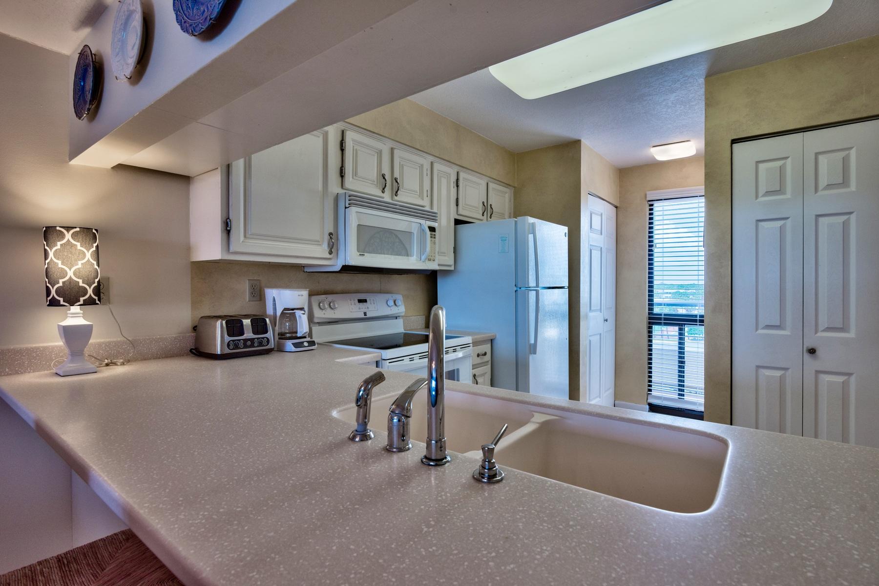 EMERALD TOWERS CONDO - Residential