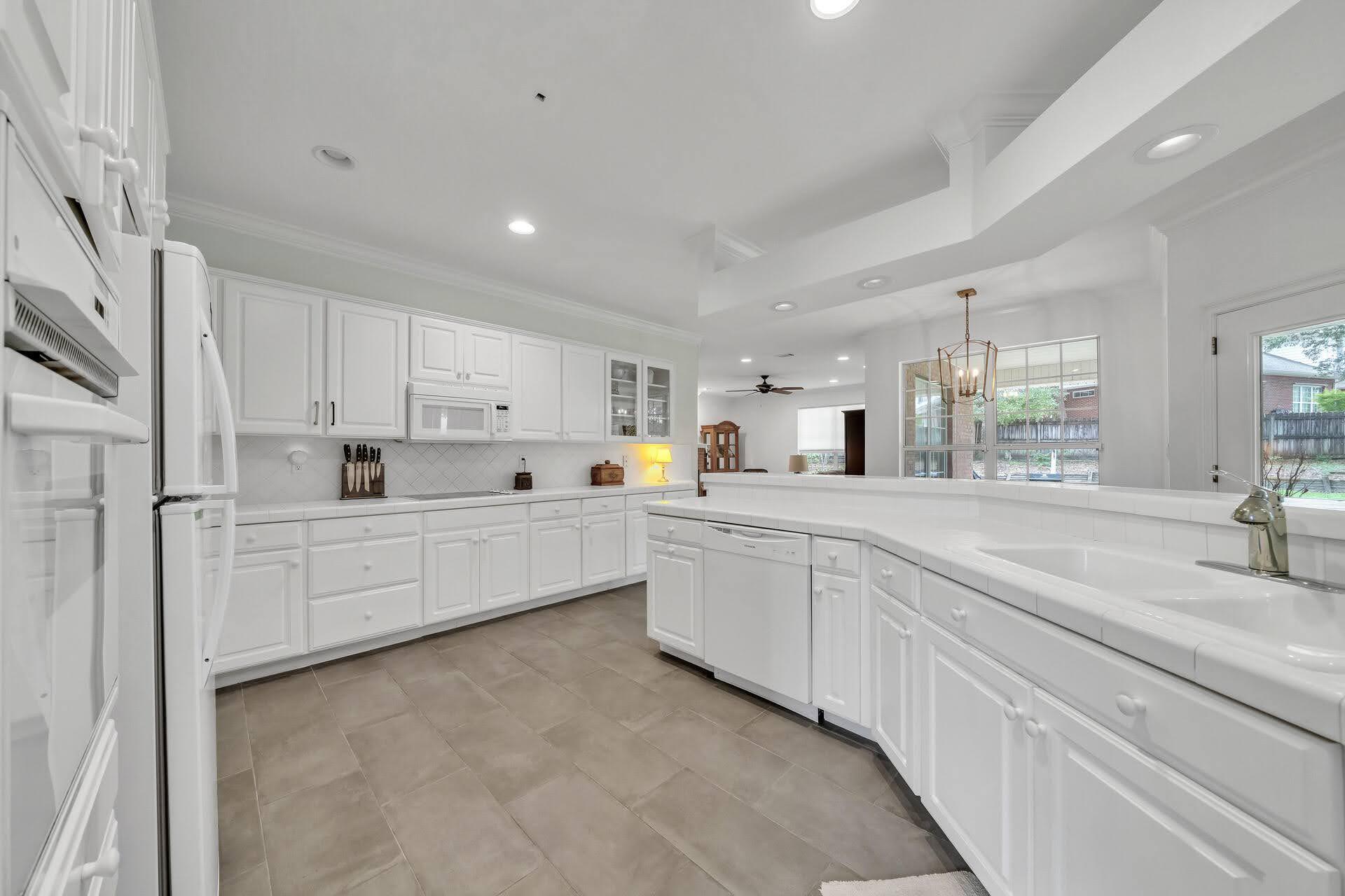 ROCKY BAYOU COUNTRY CLUB ESTATES 9 - Residential