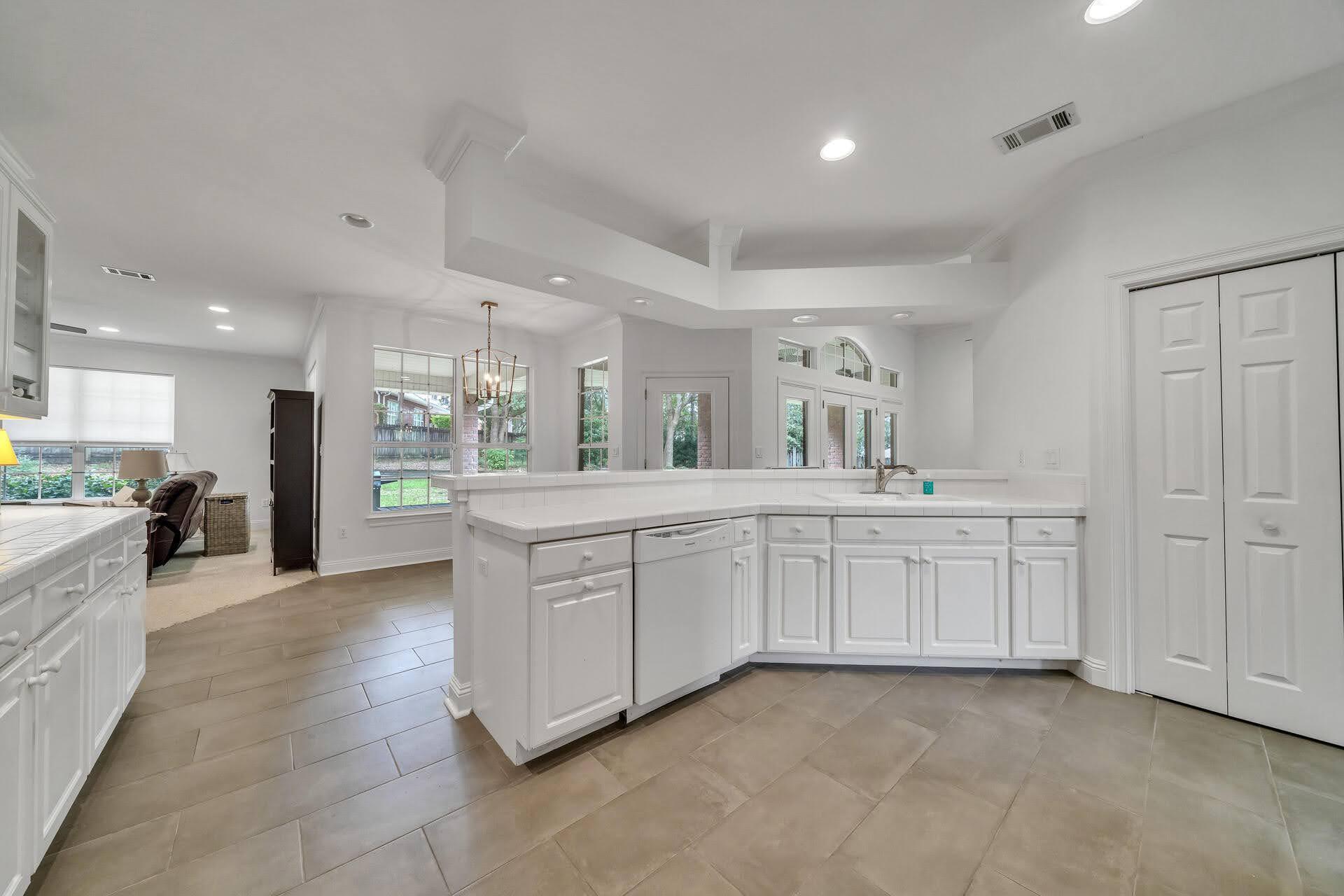 ROCKY BAYOU COUNTRY CLUB ESTATES 9 - Residential