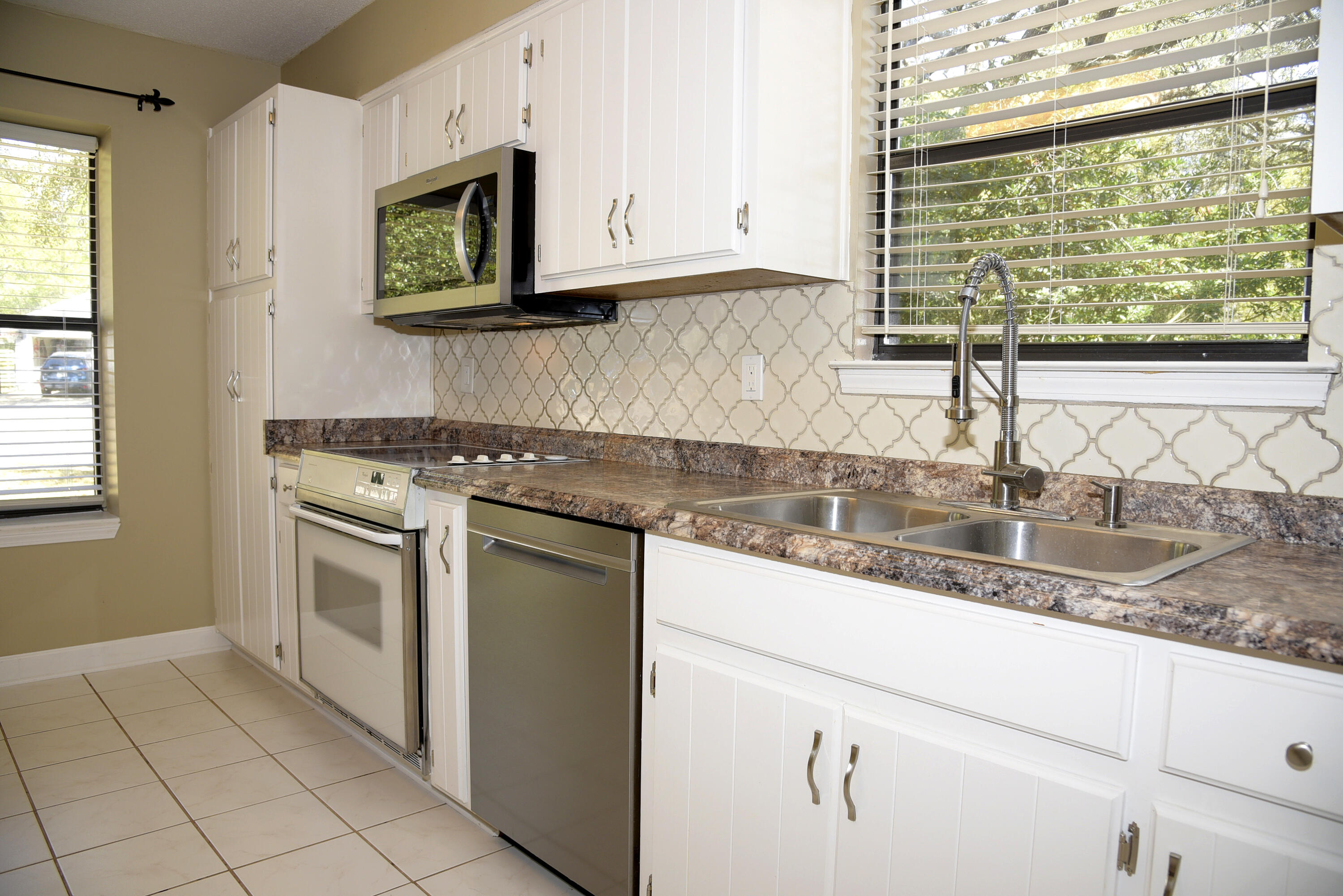 CREEKSIDE 4 - Residential Lease