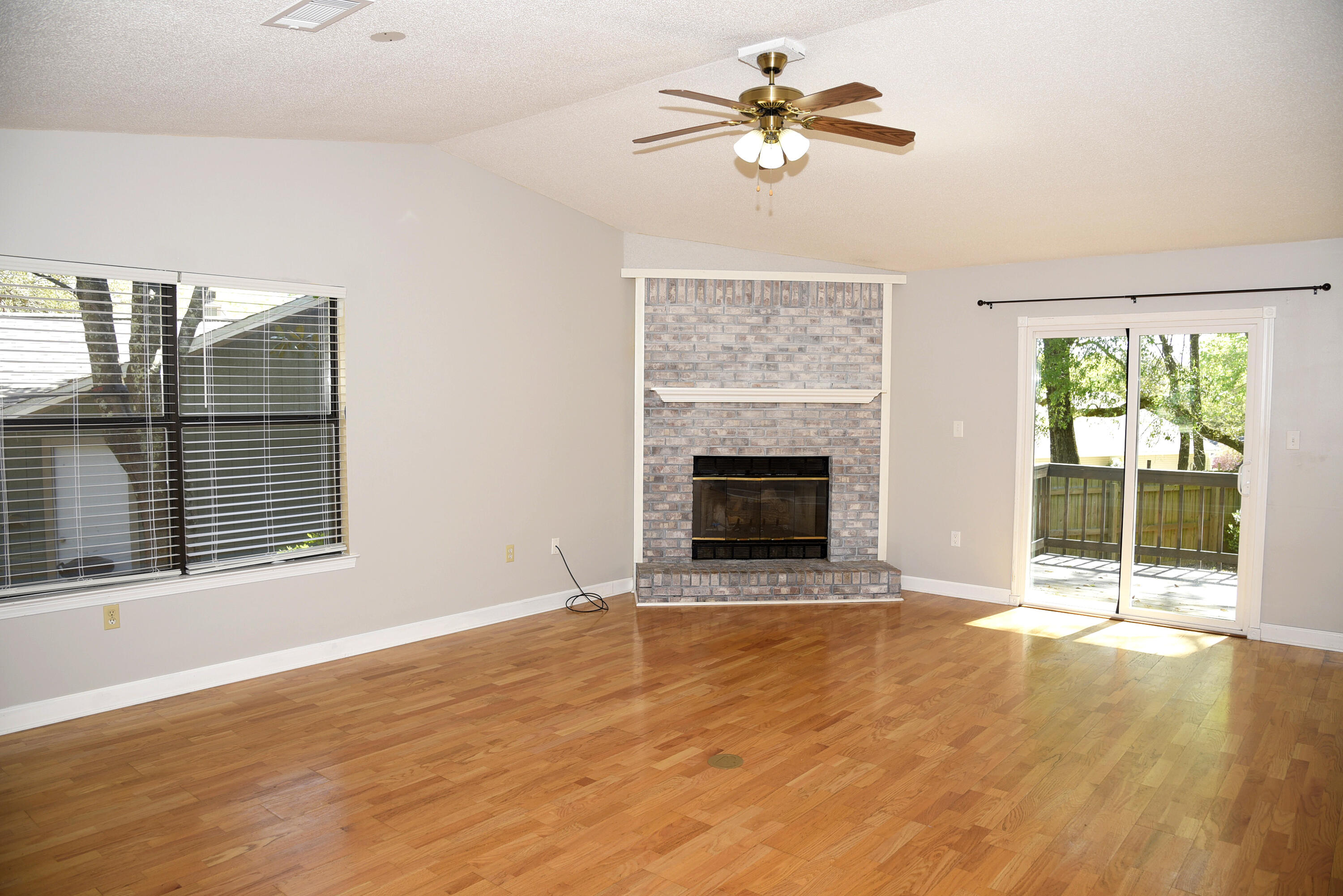 CREEKSIDE 4 - Residential Lease