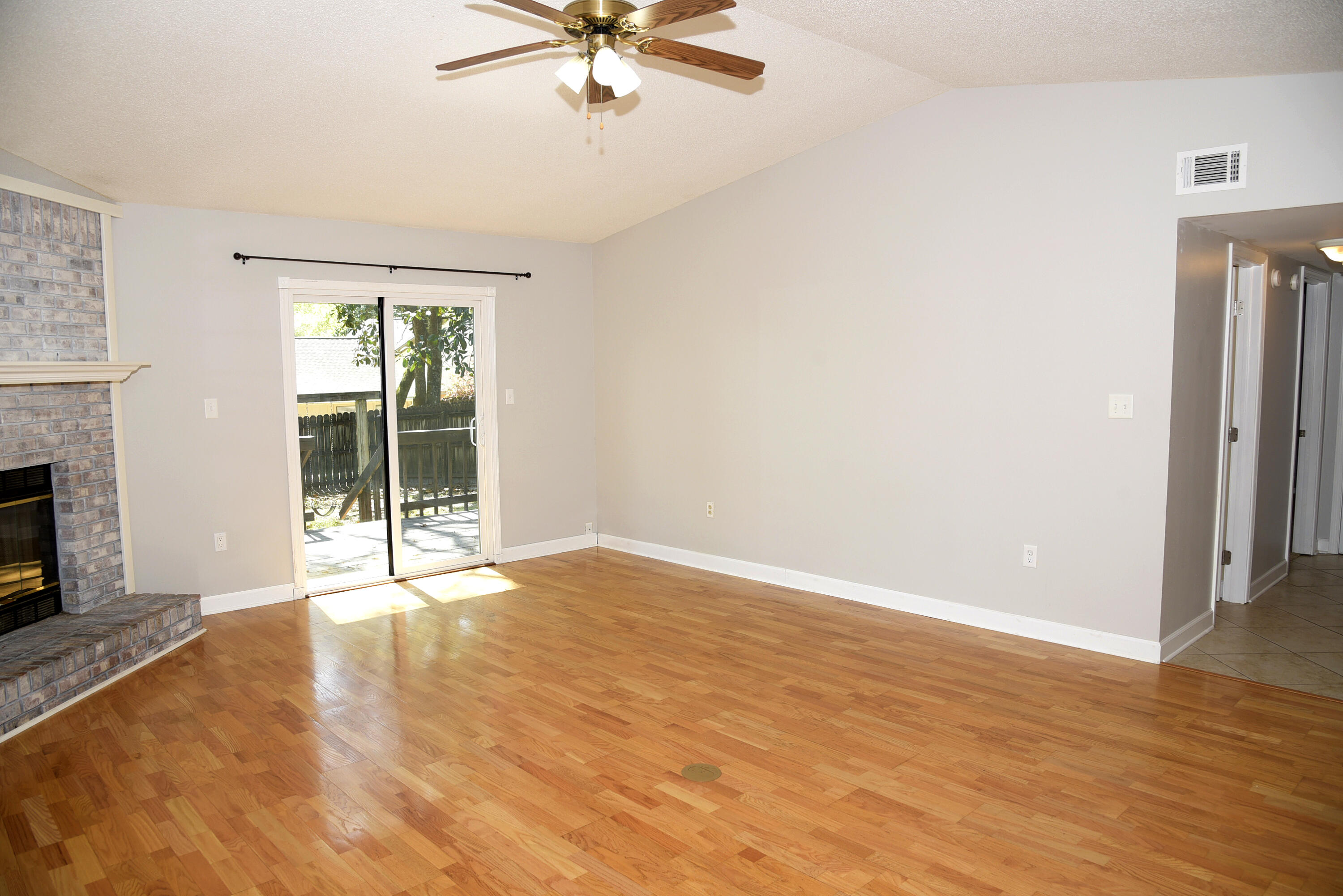 CREEKSIDE 4 - Residential Lease