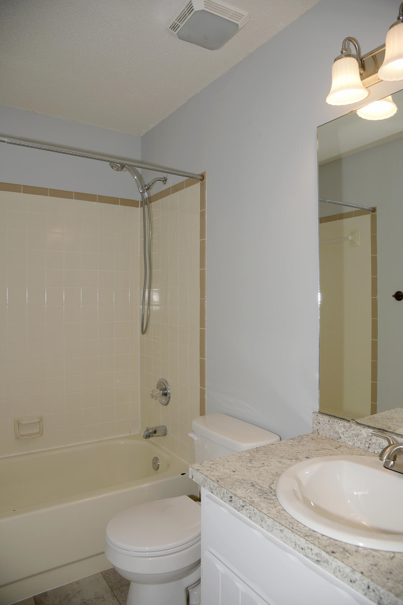 CREEKSIDE 4 - Residential Lease