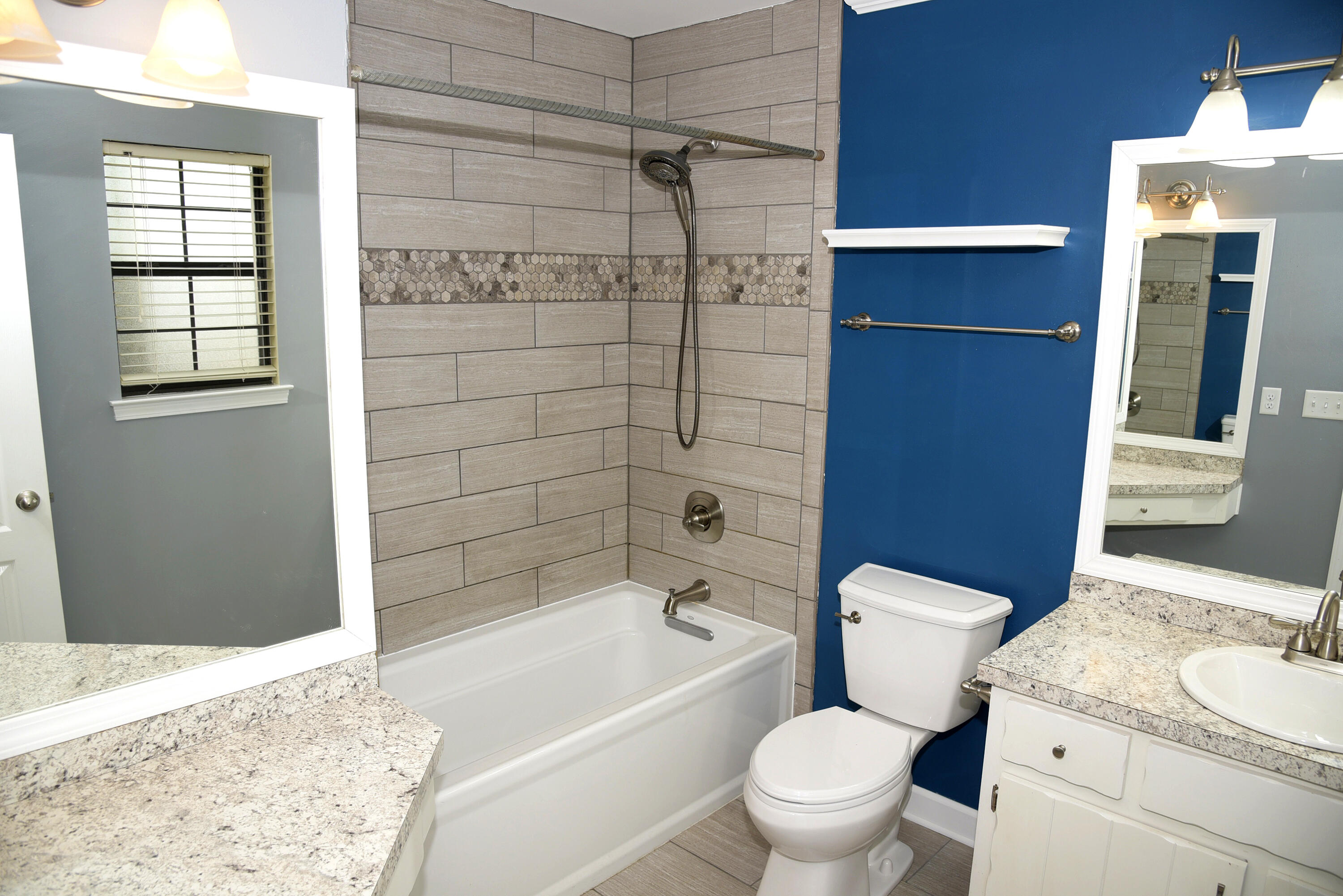 CREEKSIDE 4 - Residential Lease