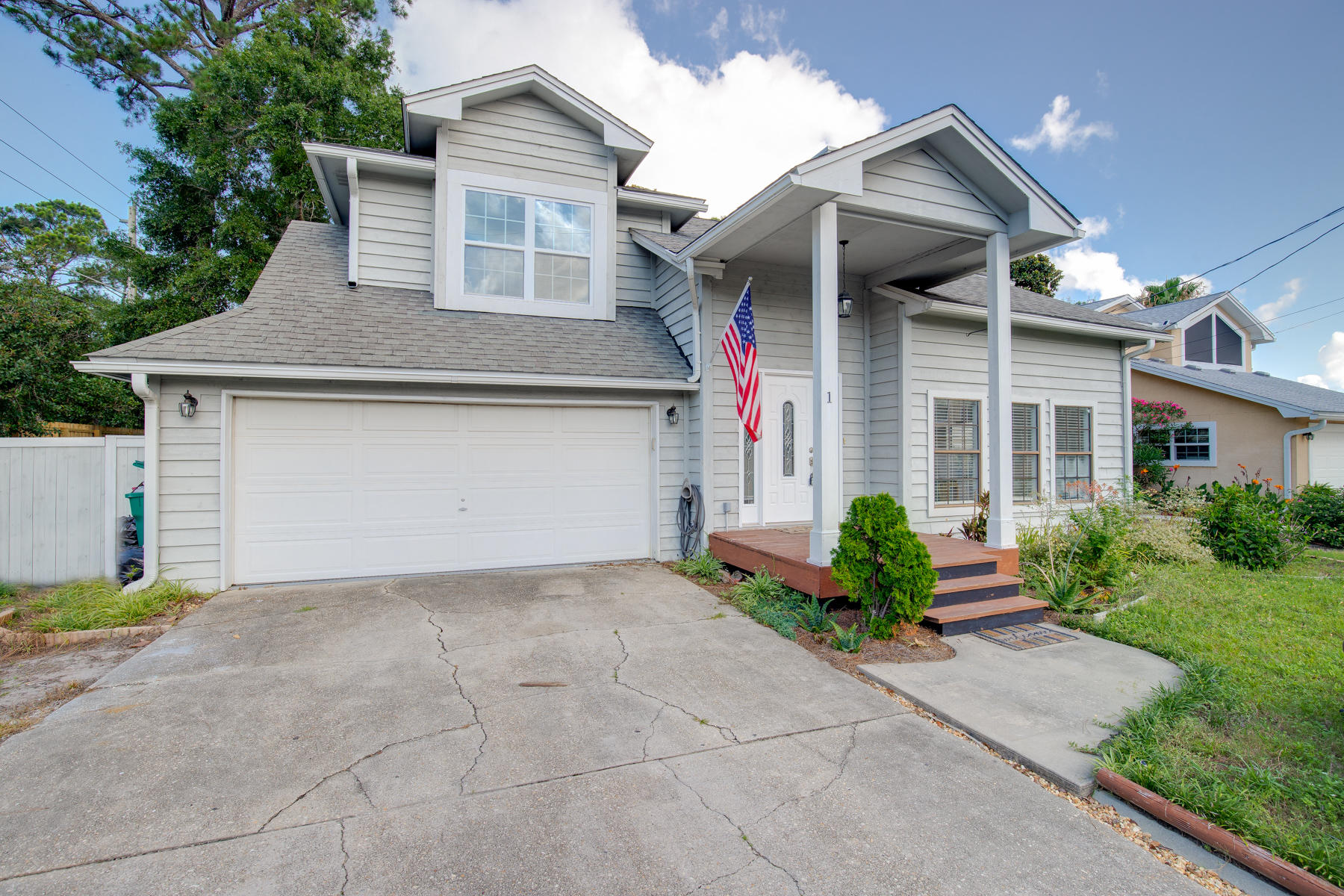 Beautiful 3 bed, 2.5 bath, 2 car garage with no HOA East of Hurlburt Field. Interior was just repainted. Large fenced in back yard with plenty of room for outdoor activities or to add a full size pool. Priced to sell.