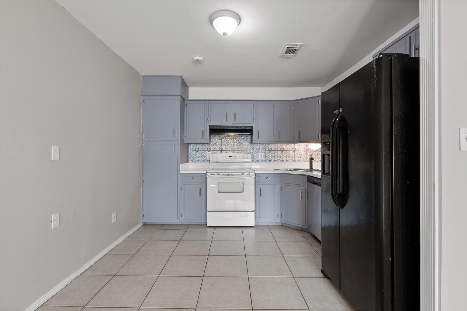 COUNTRY CLUB VILLAS - Residential