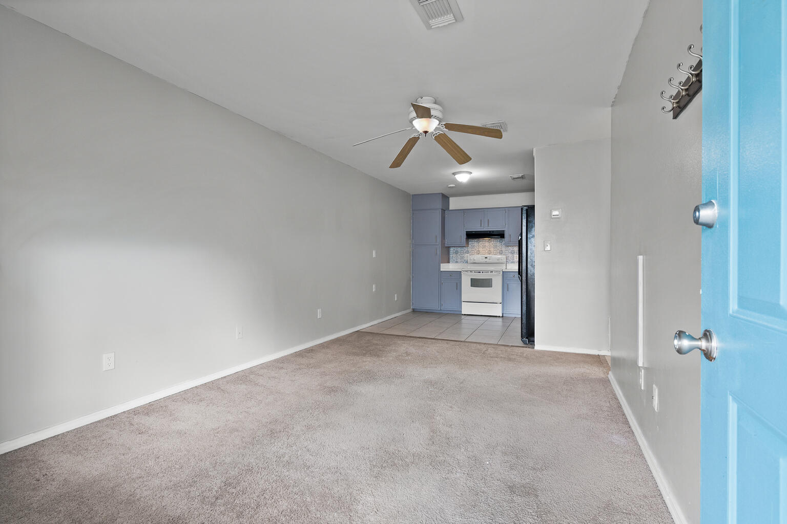 COUNTRY CLUB VILLAS - Residential