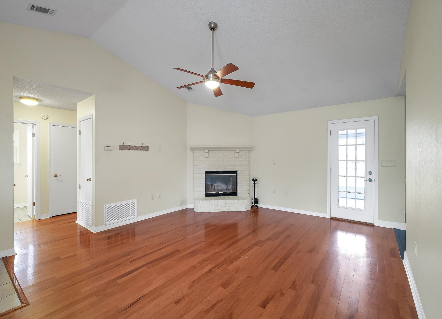 NEW CRESTVIEW SUB (231100.10) - Residential Lease