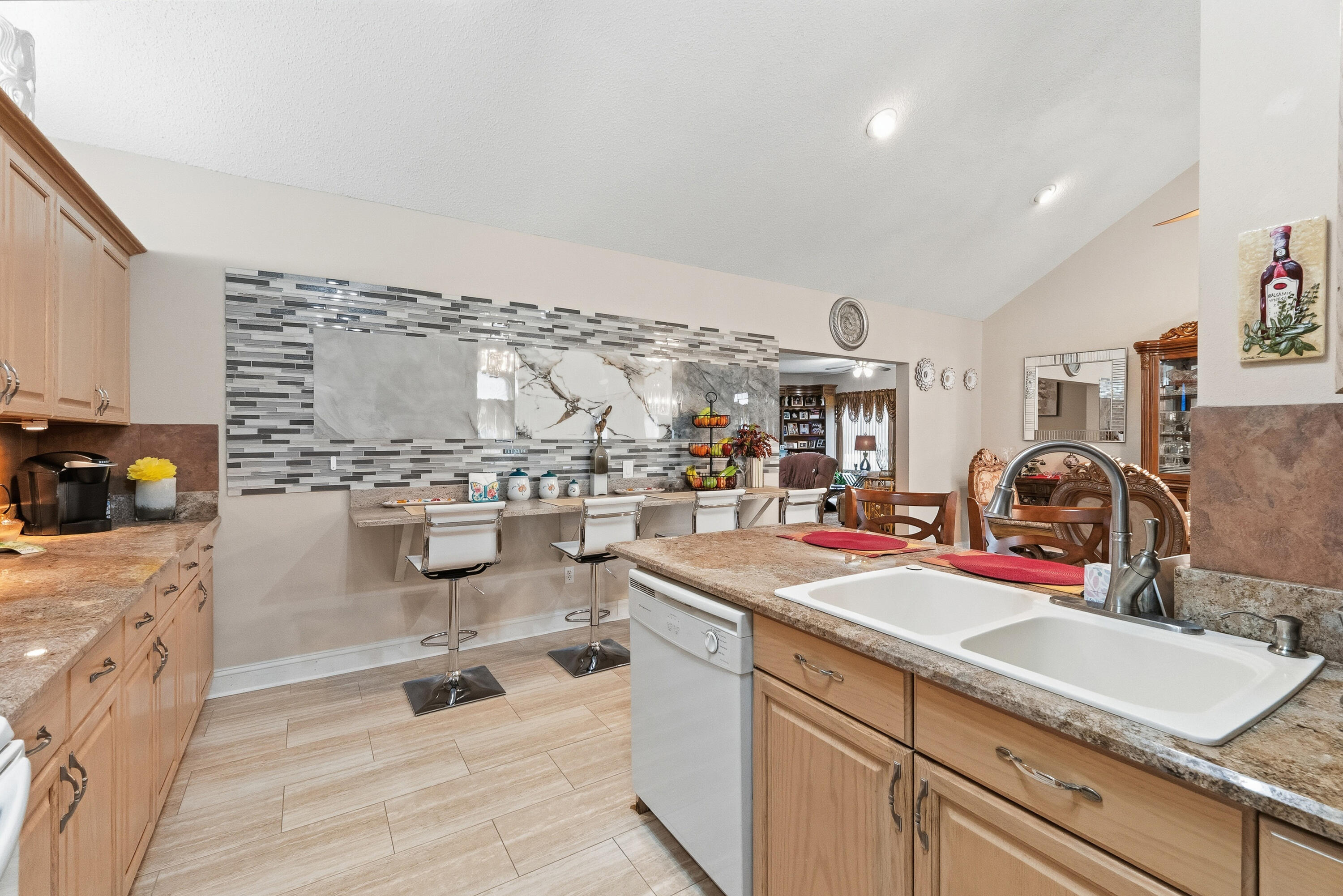 HOLLEY BY THE SEA - Residential