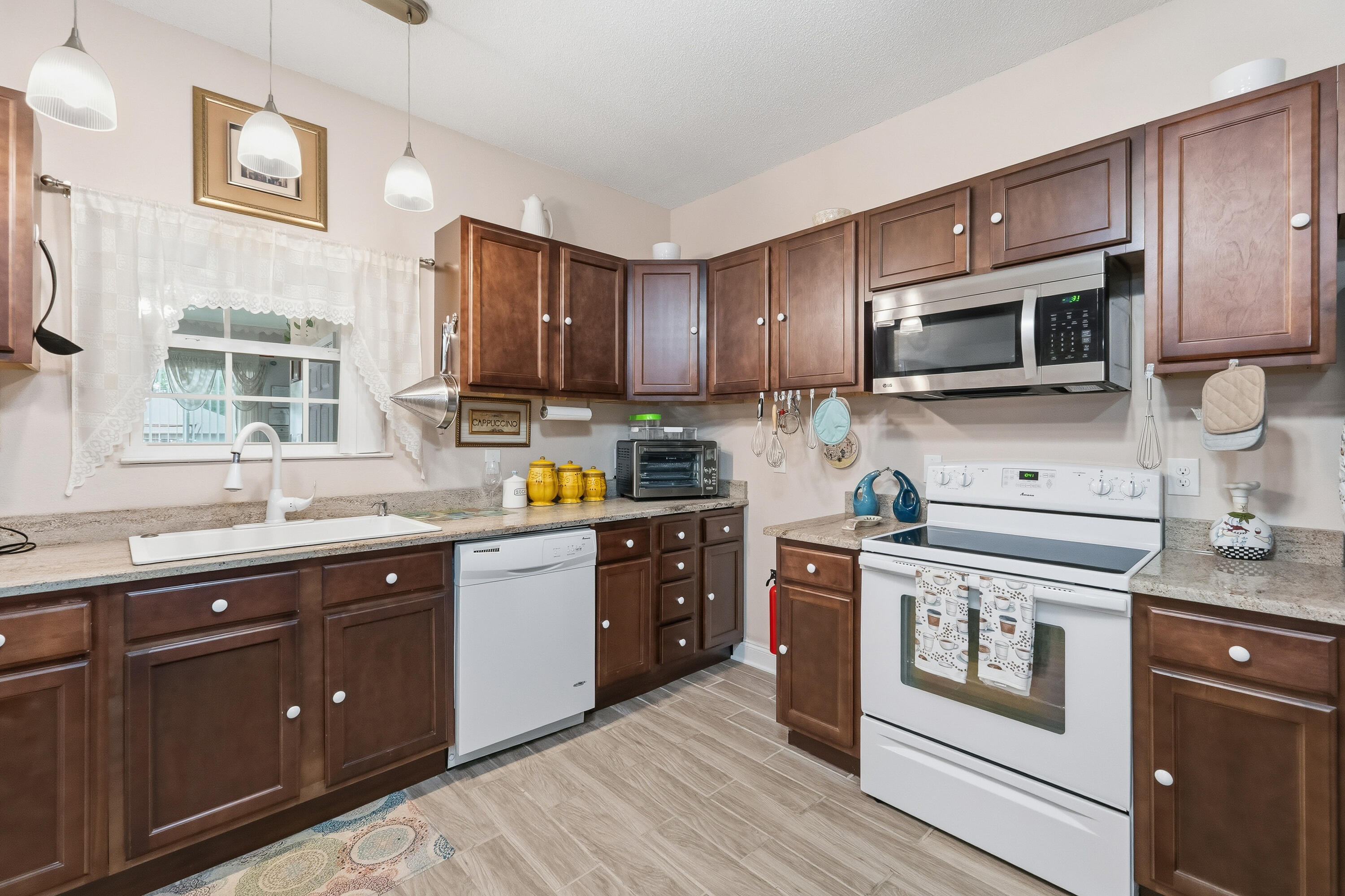 HOLLEY BY THE SEA - Residential