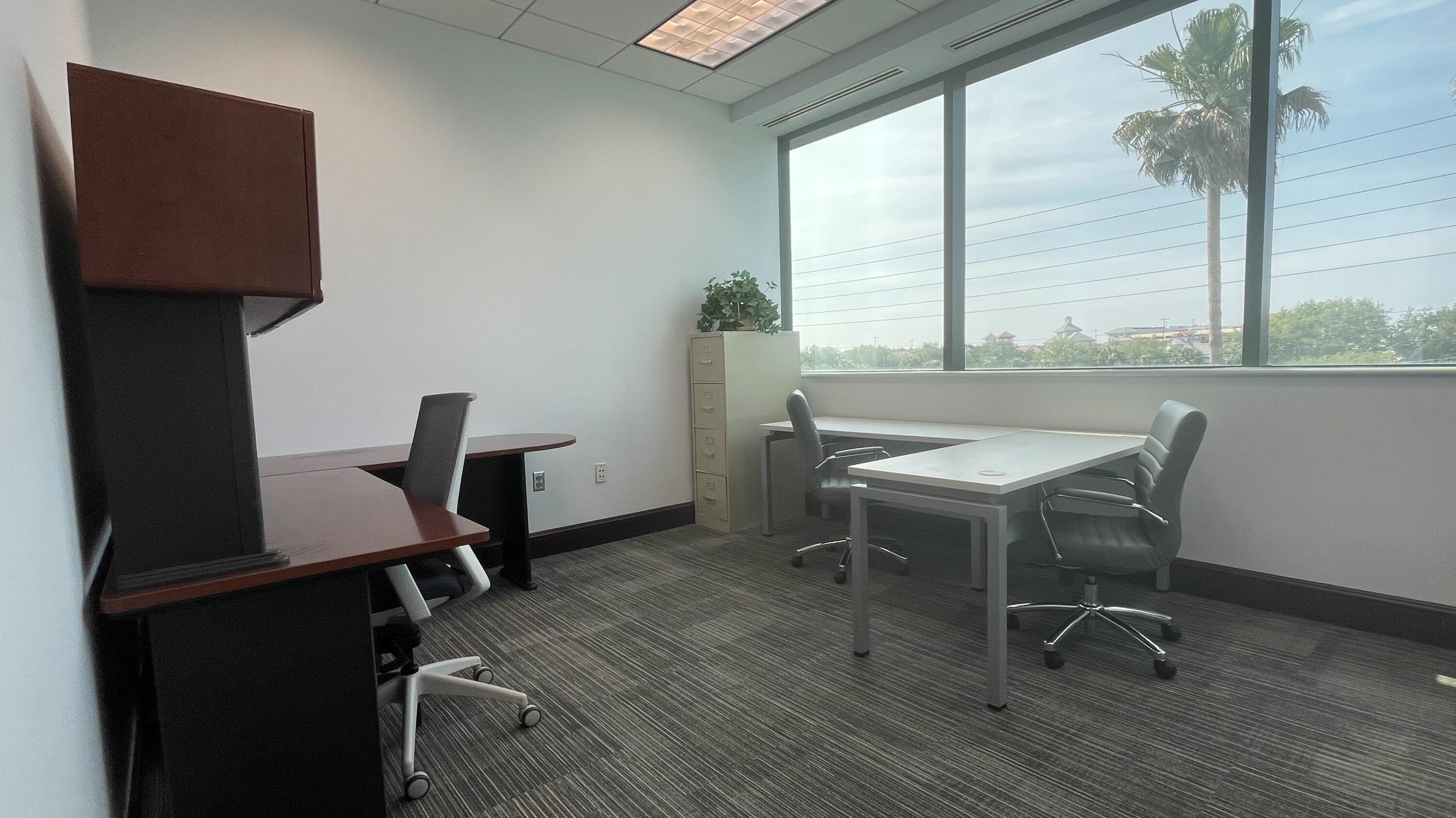 225 sf, wooden door with lock, furnished with 3 desks ( furnishings can be provided and configured to accommodate up to 4 people, office chairs, wall art and lots of natural light. Facing North. Included all amenities unlimited parking, 24/7 access to Beachworx. Can be a short term lease for 12 month commitment .