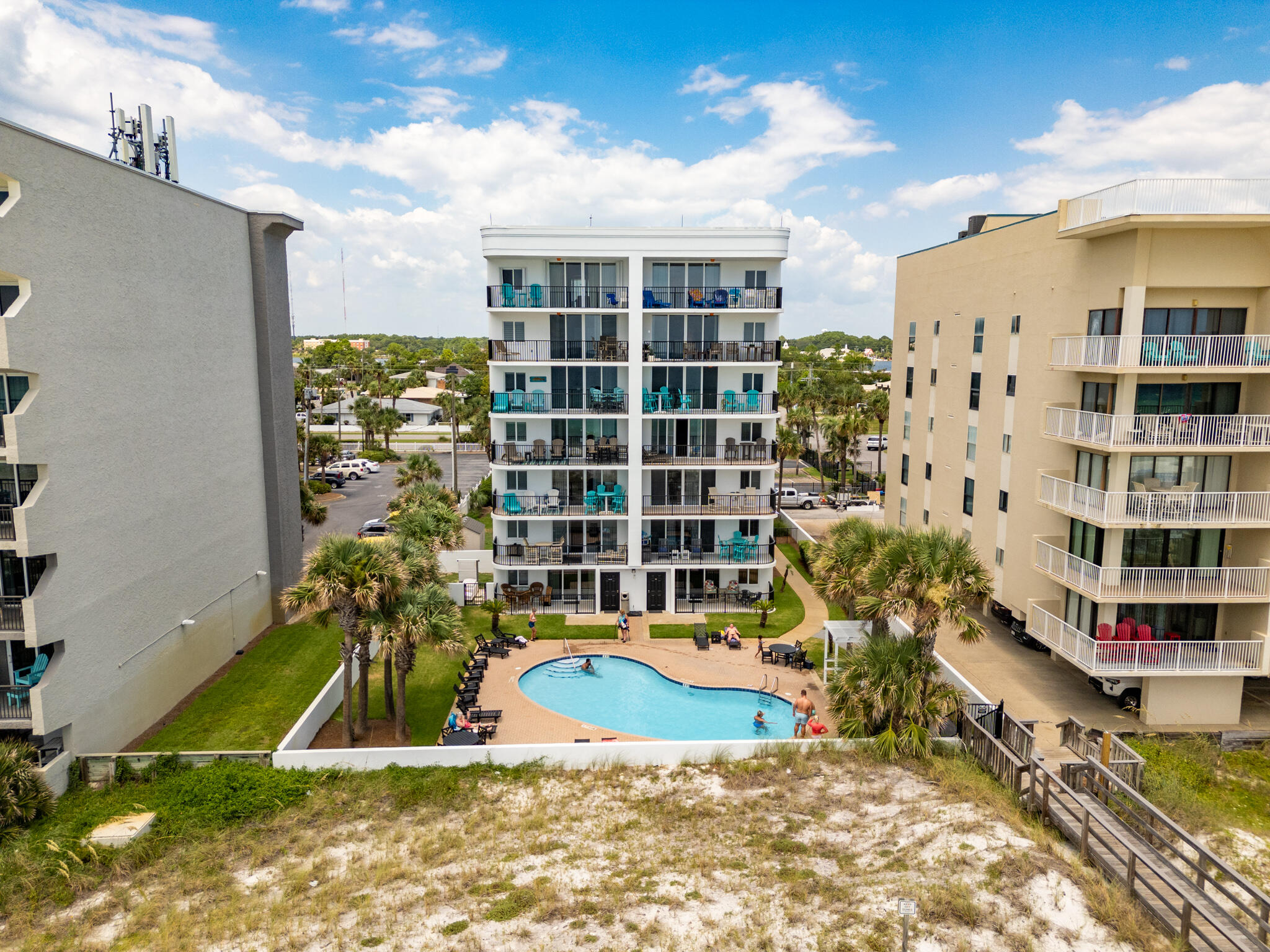 DUNE POINTE CONDOMINIUMS - Residential