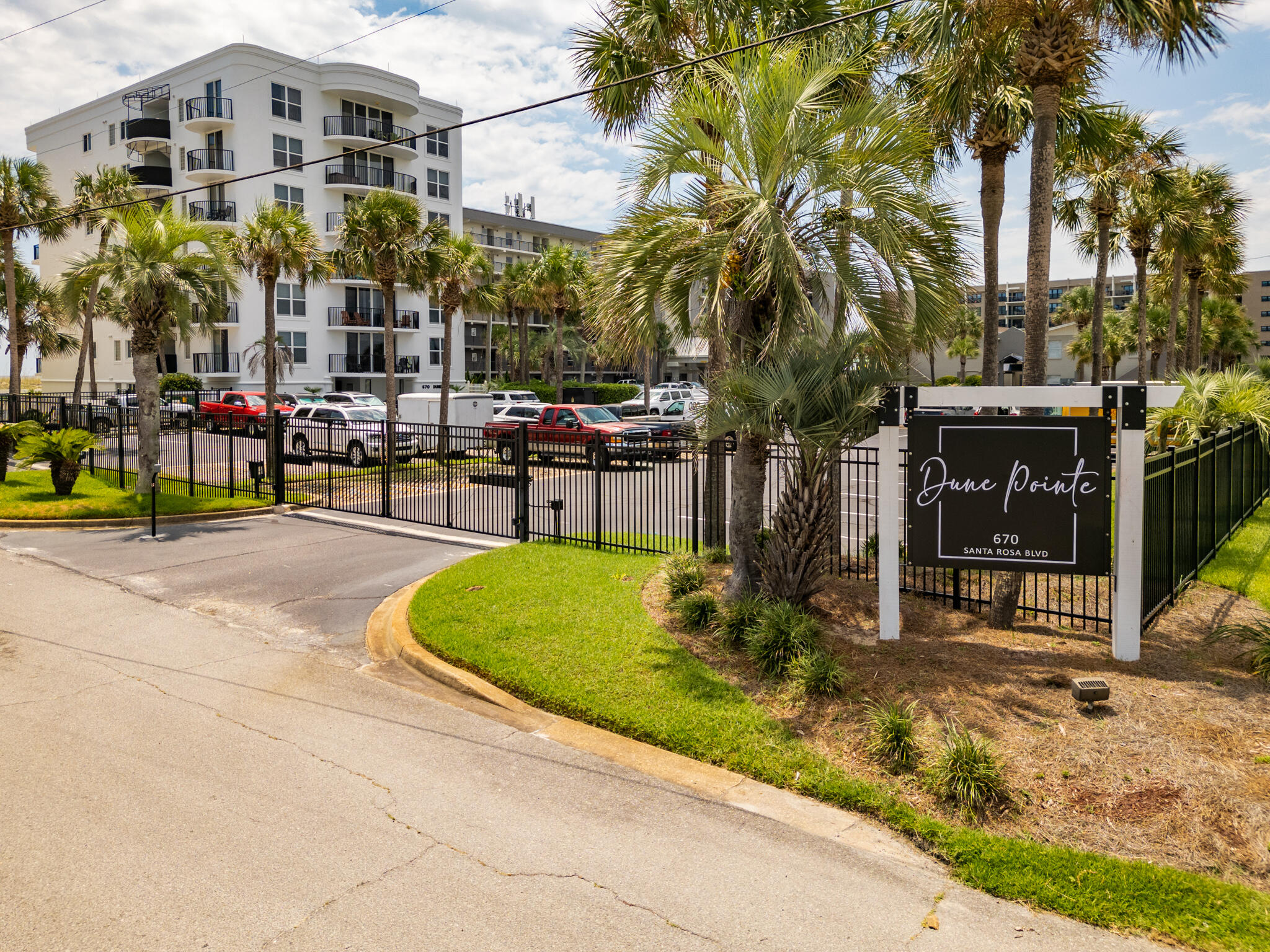 DUNE POINTE CONDOMINIUMS - Residential