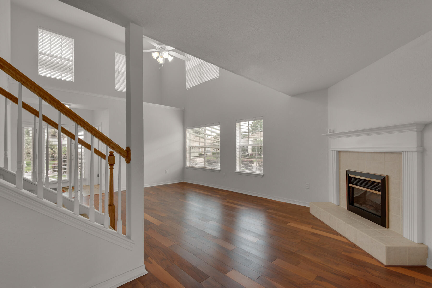 EMERALD LAKES PH 1 - Residential