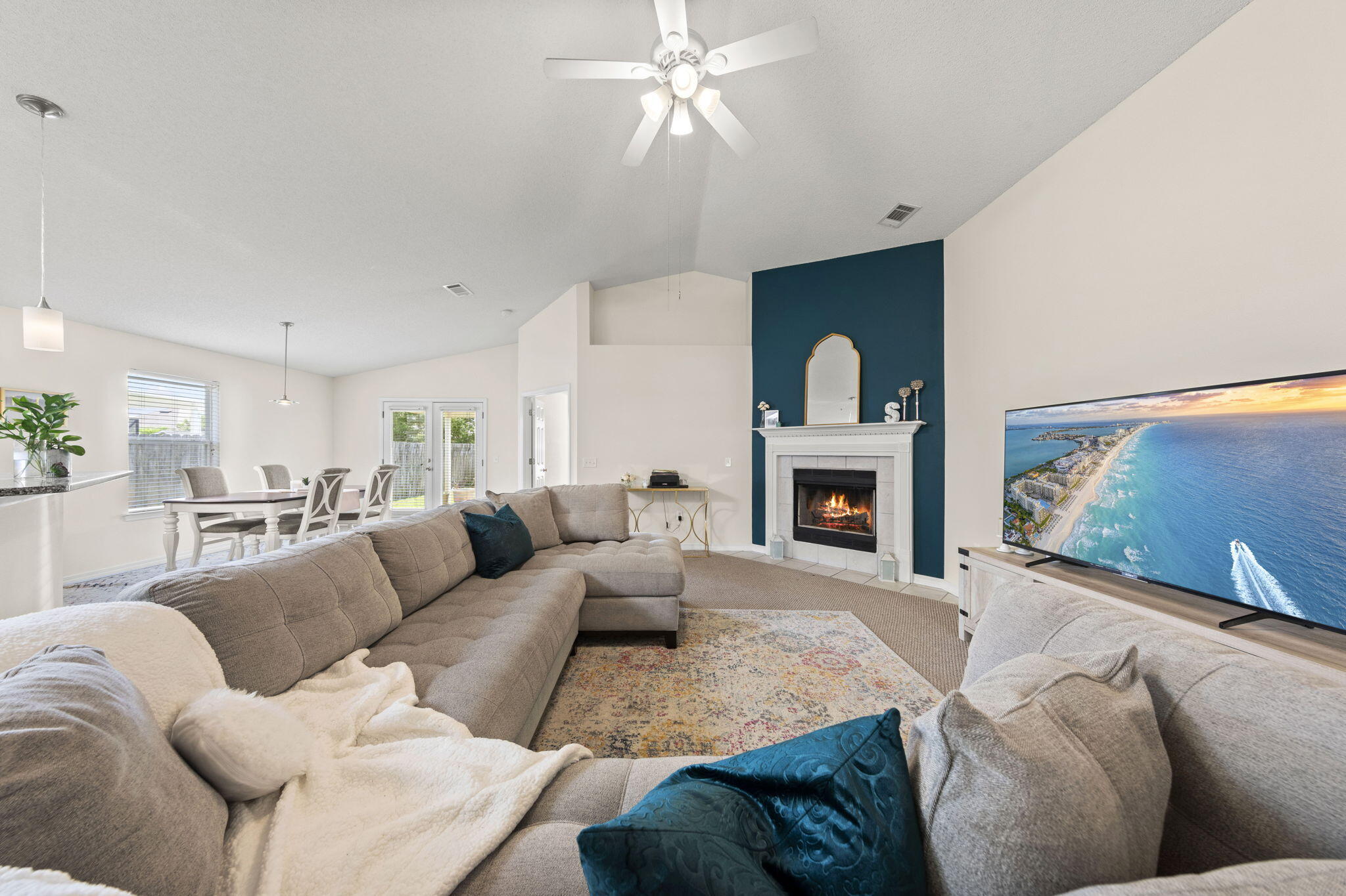 HIDDEN SHORES - Residential