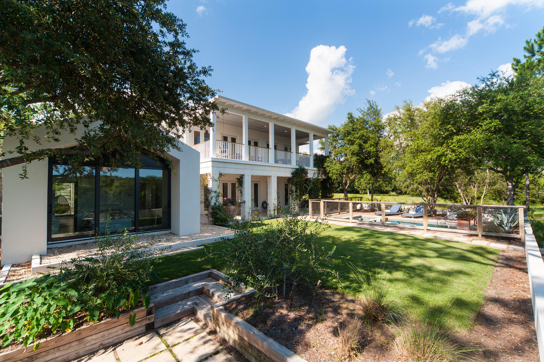 CRESCENT CAYE - Residential
