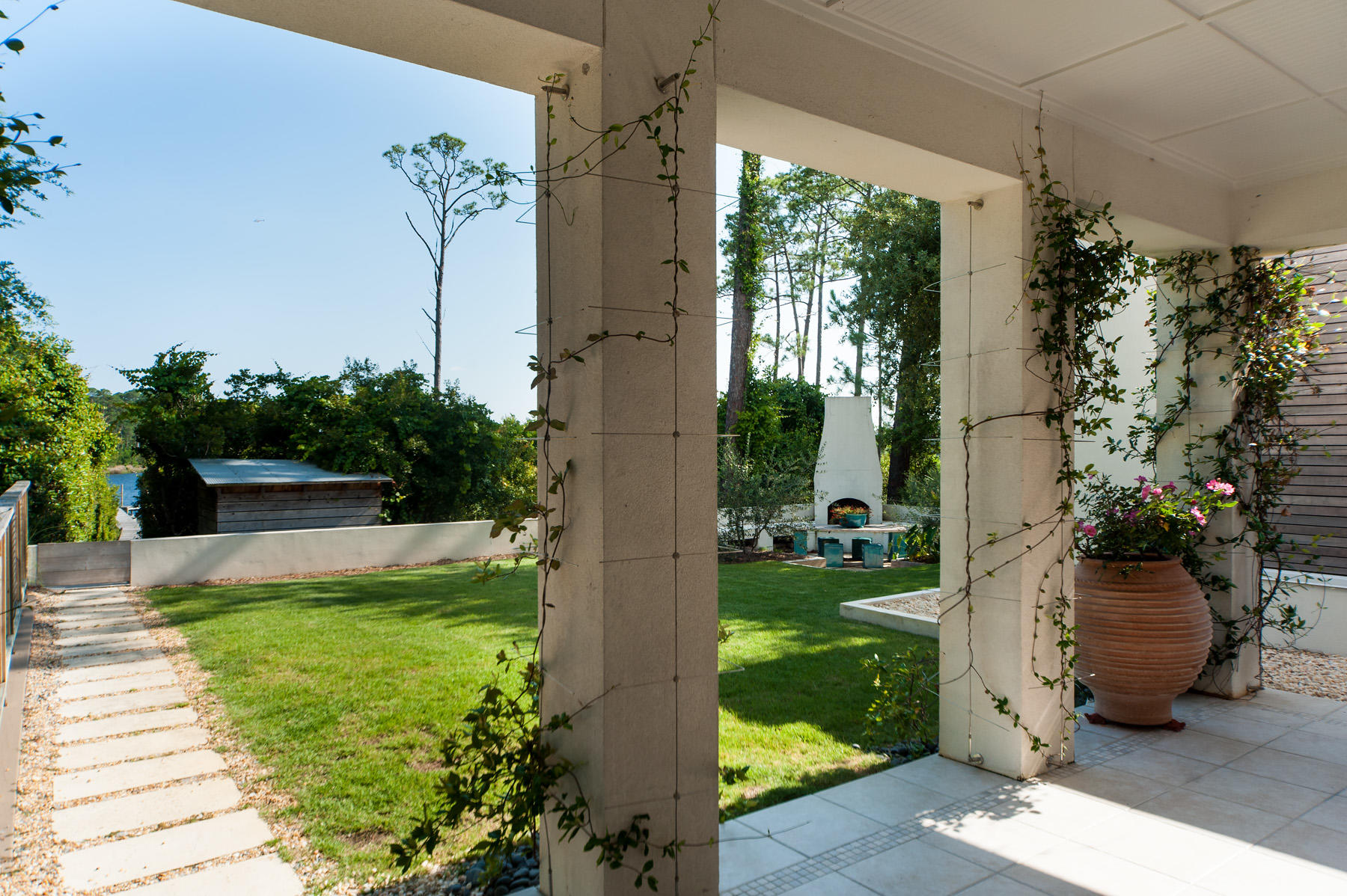 CRESCENT CAYE - Residential