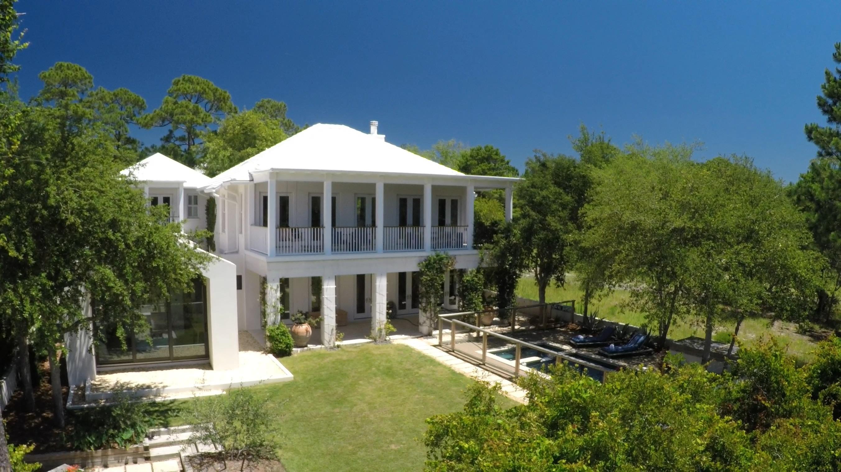 CRESCENT CAYE - Residential