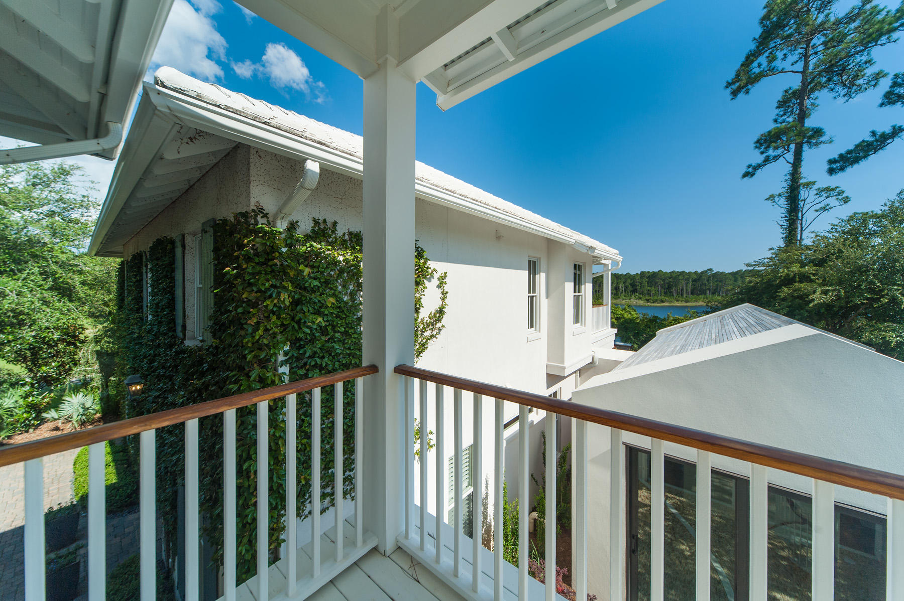 CRESCENT CAYE - Residential