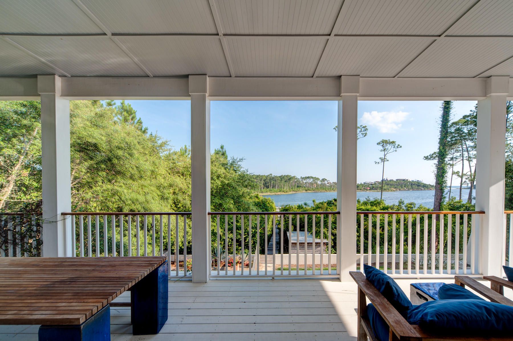 CRESCENT CAYE - Residential