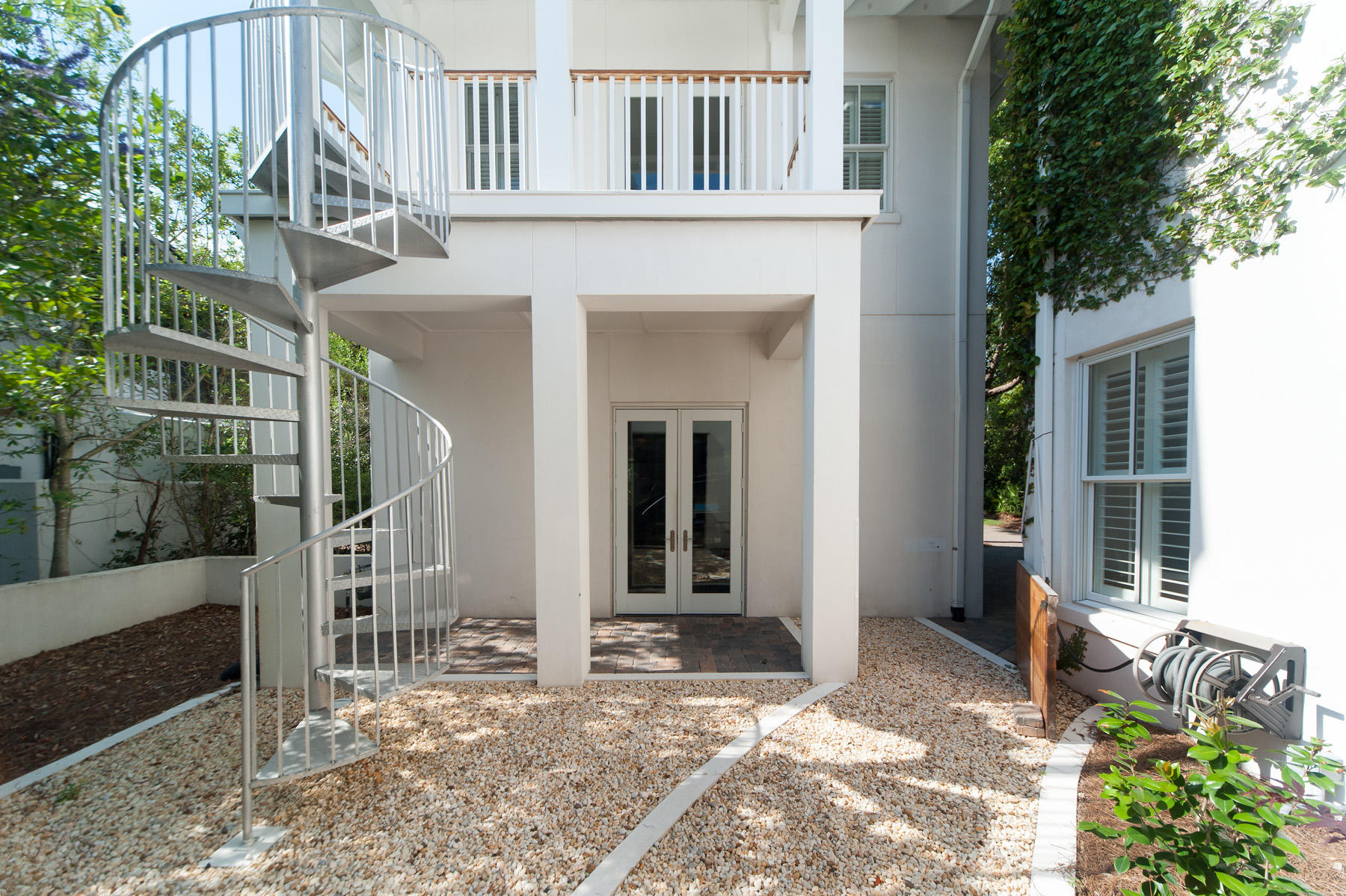 CRESCENT CAYE - Residential