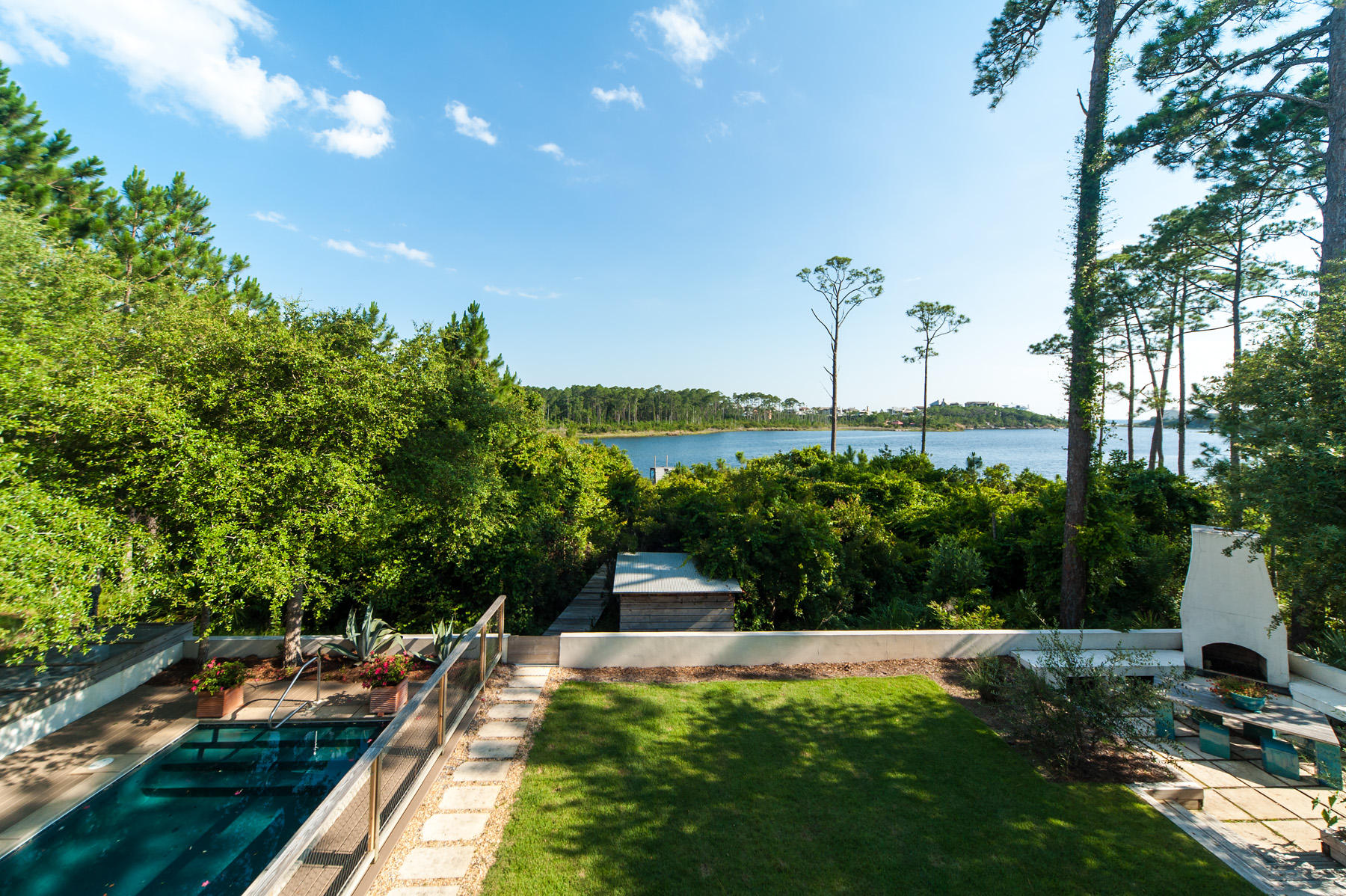 CRESCENT CAYE - Residential