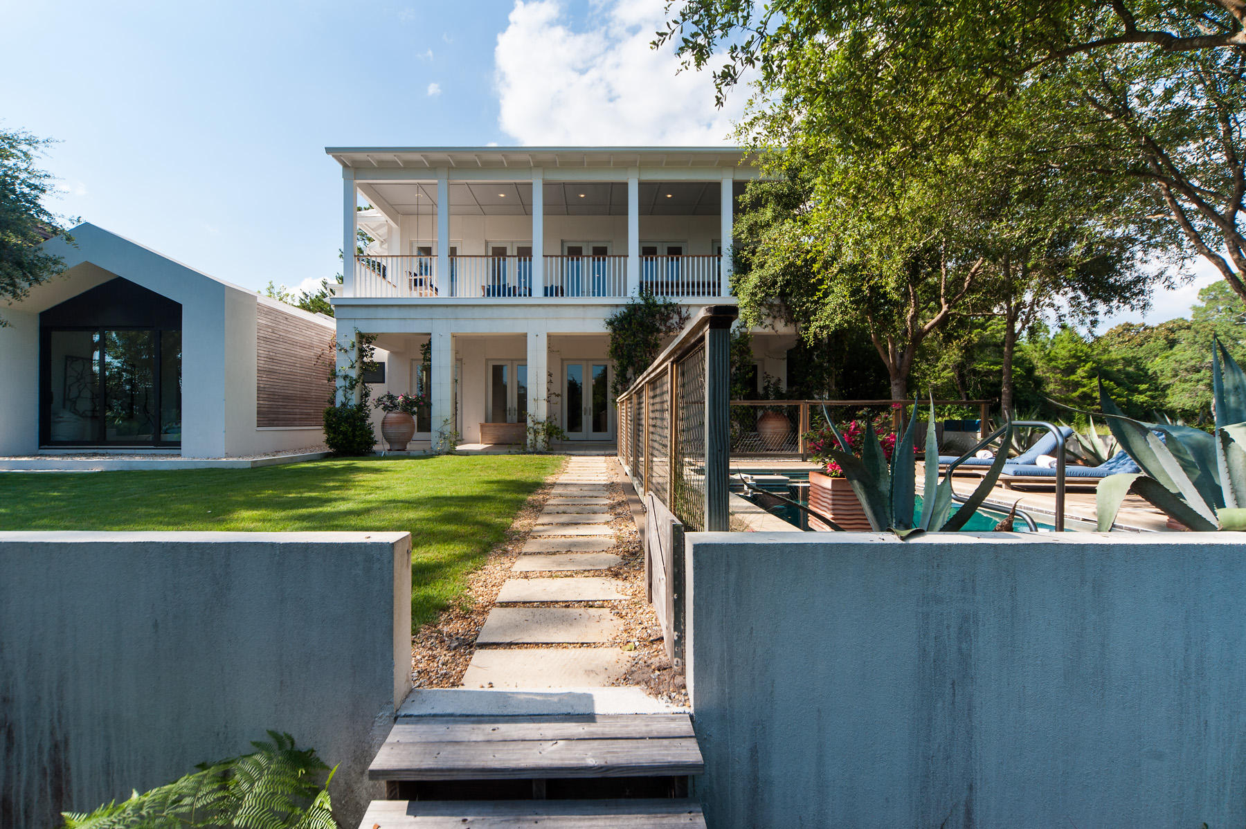 CRESCENT CAYE - Residential