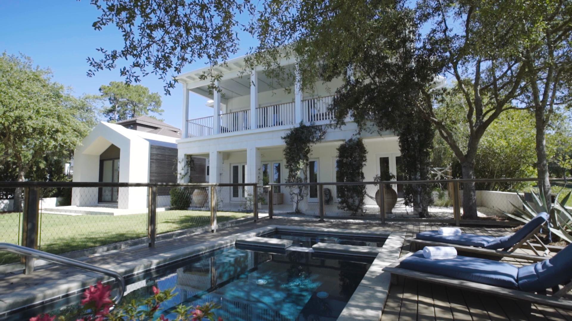 CRESCENT CAYE - Residential