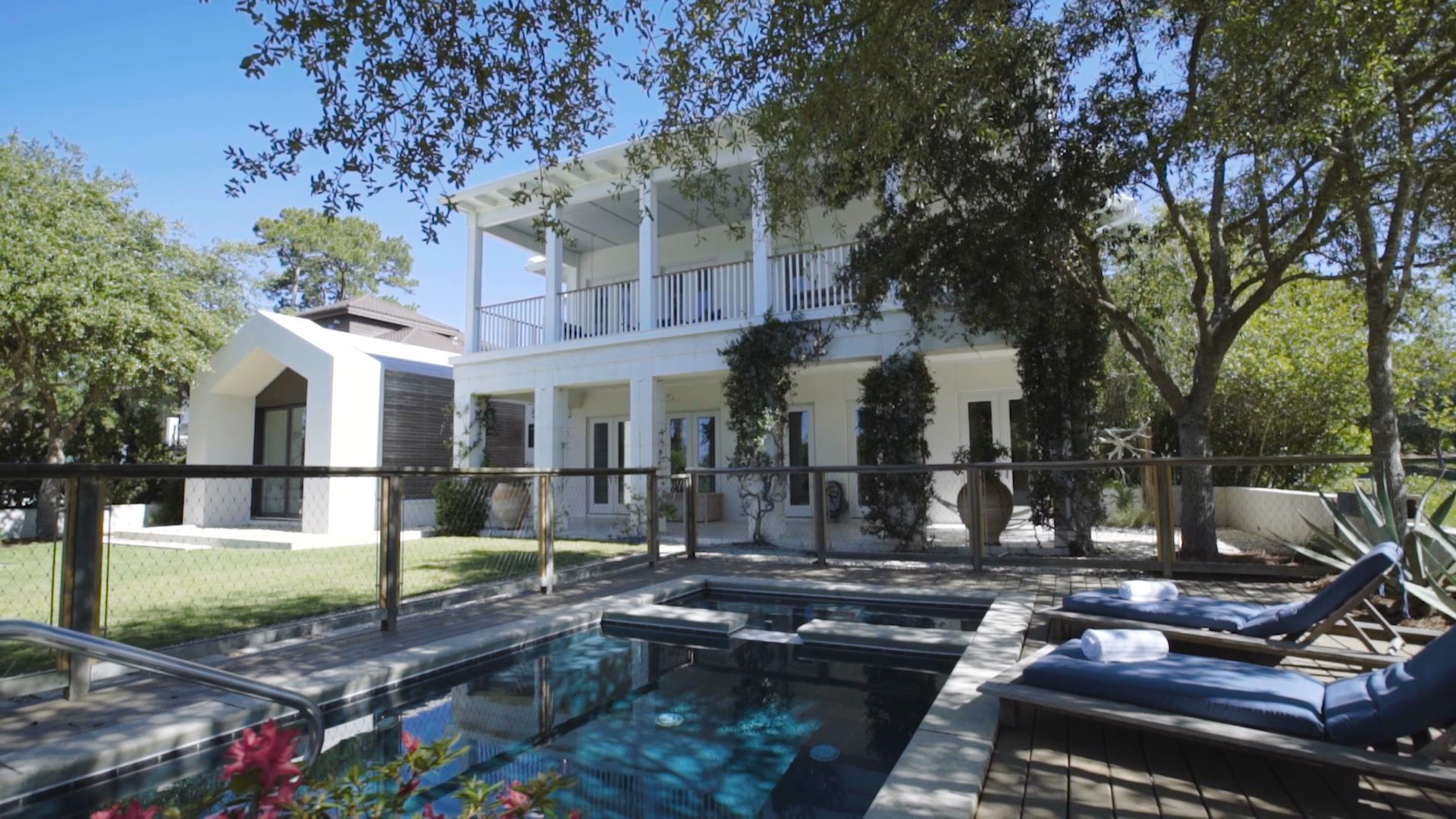 CRESCENT CAYE - Residential