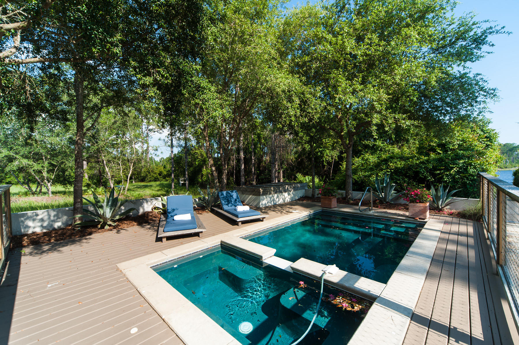 CRESCENT CAYE - Residential