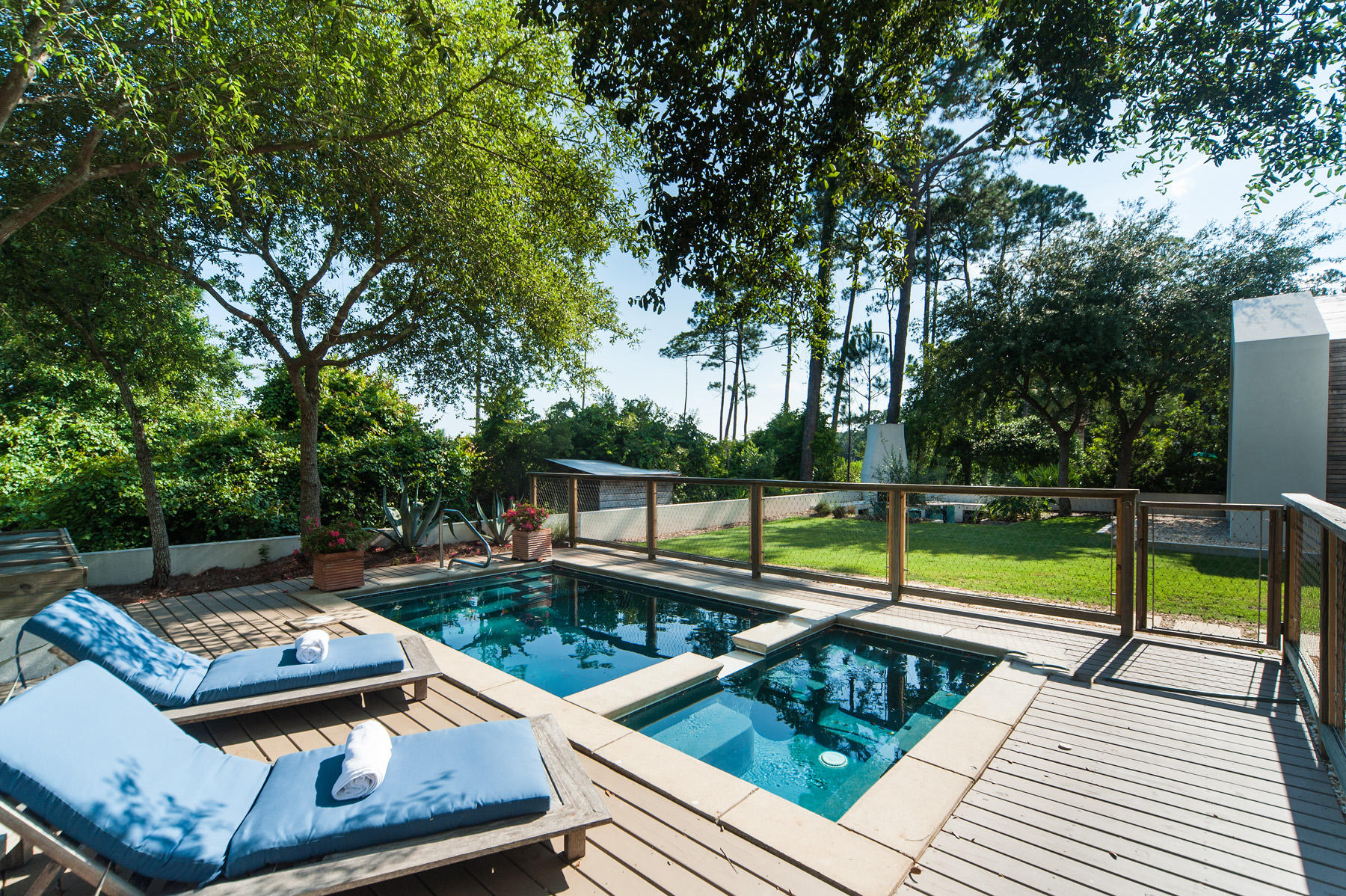 CRESCENT CAYE - Residential