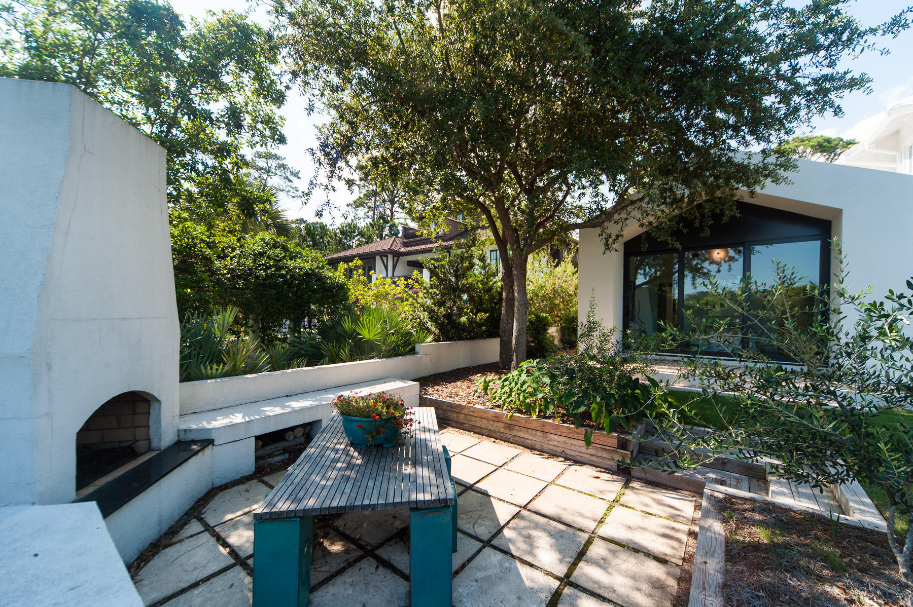 CRESCENT CAYE - Residential