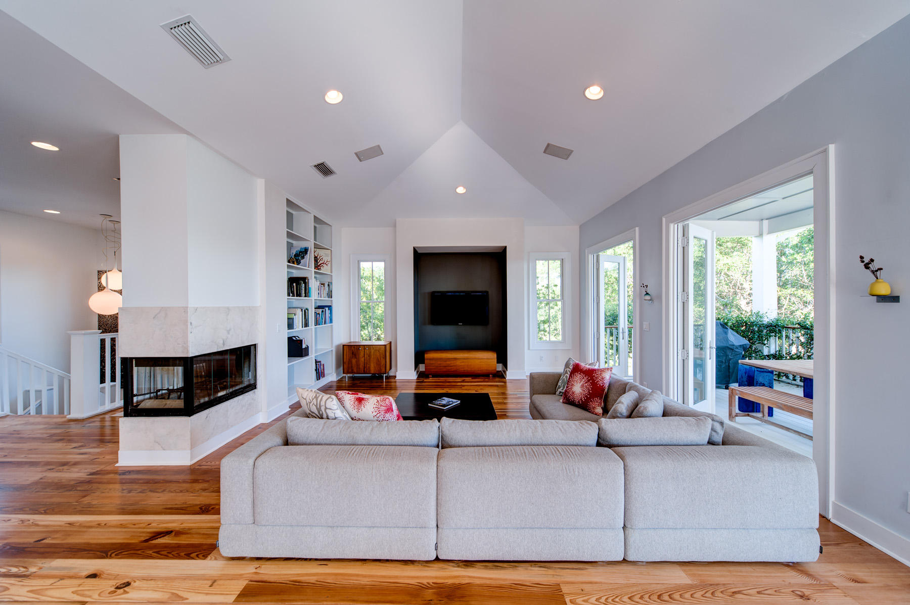 CRESCENT CAYE - Residential