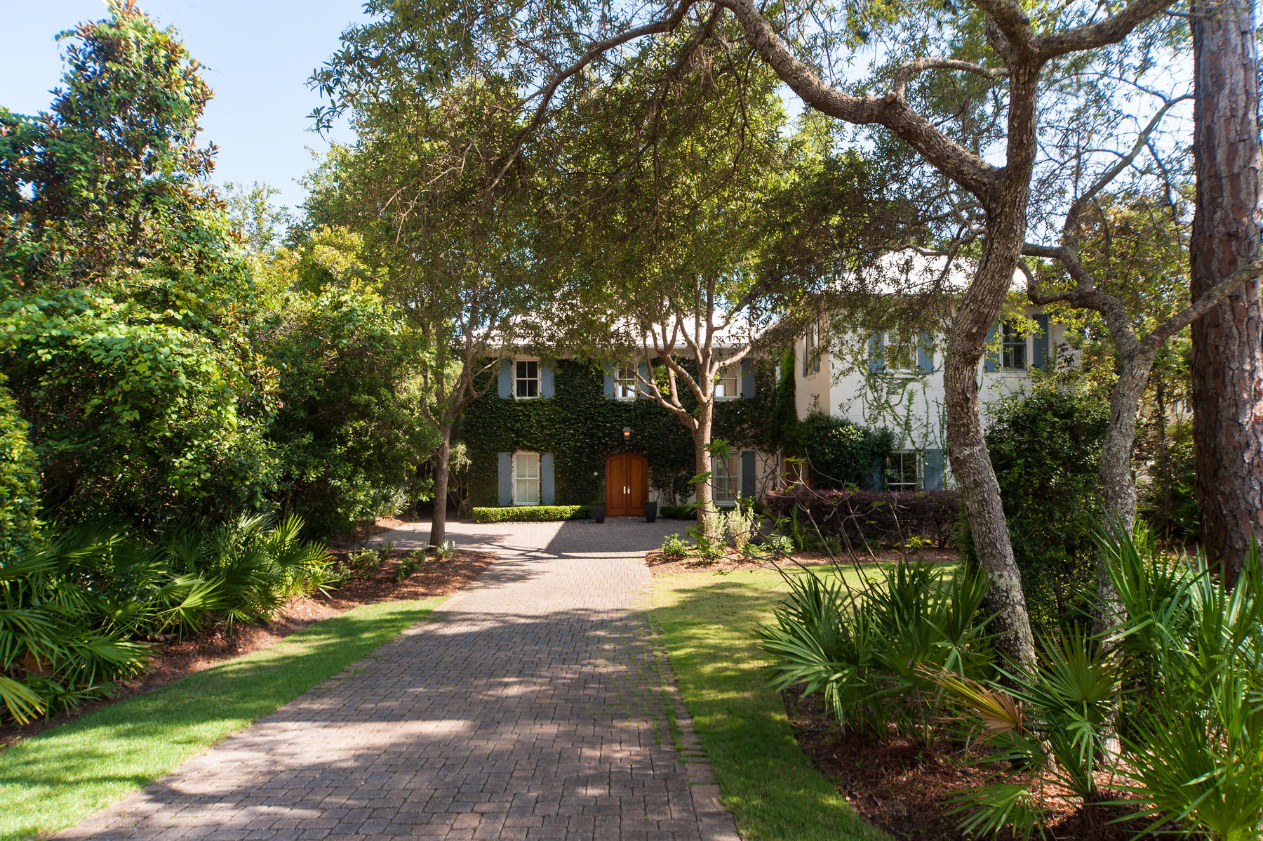 CRESCENT CAYE - Residential