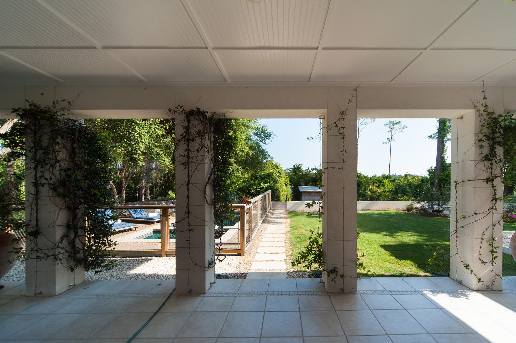 CRESCENT CAYE - Residential