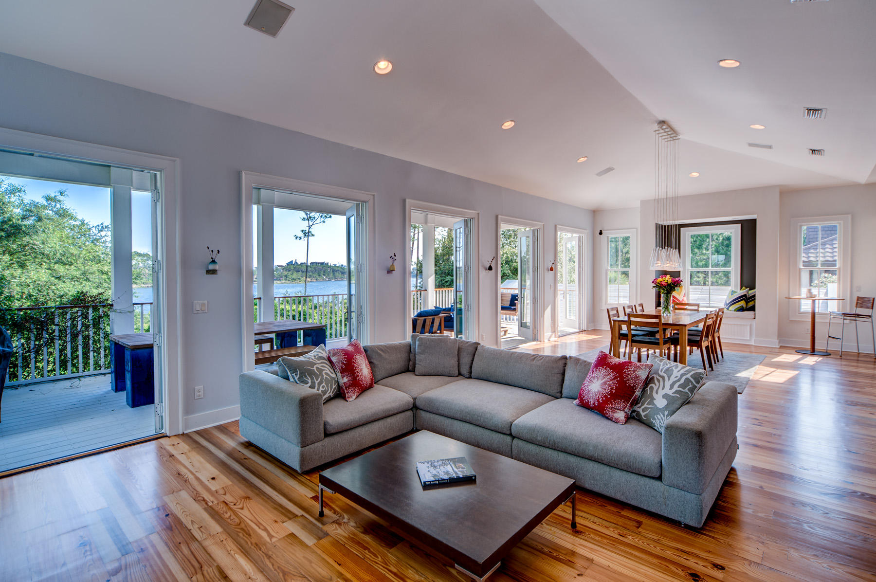 CRESCENT CAYE - Residential