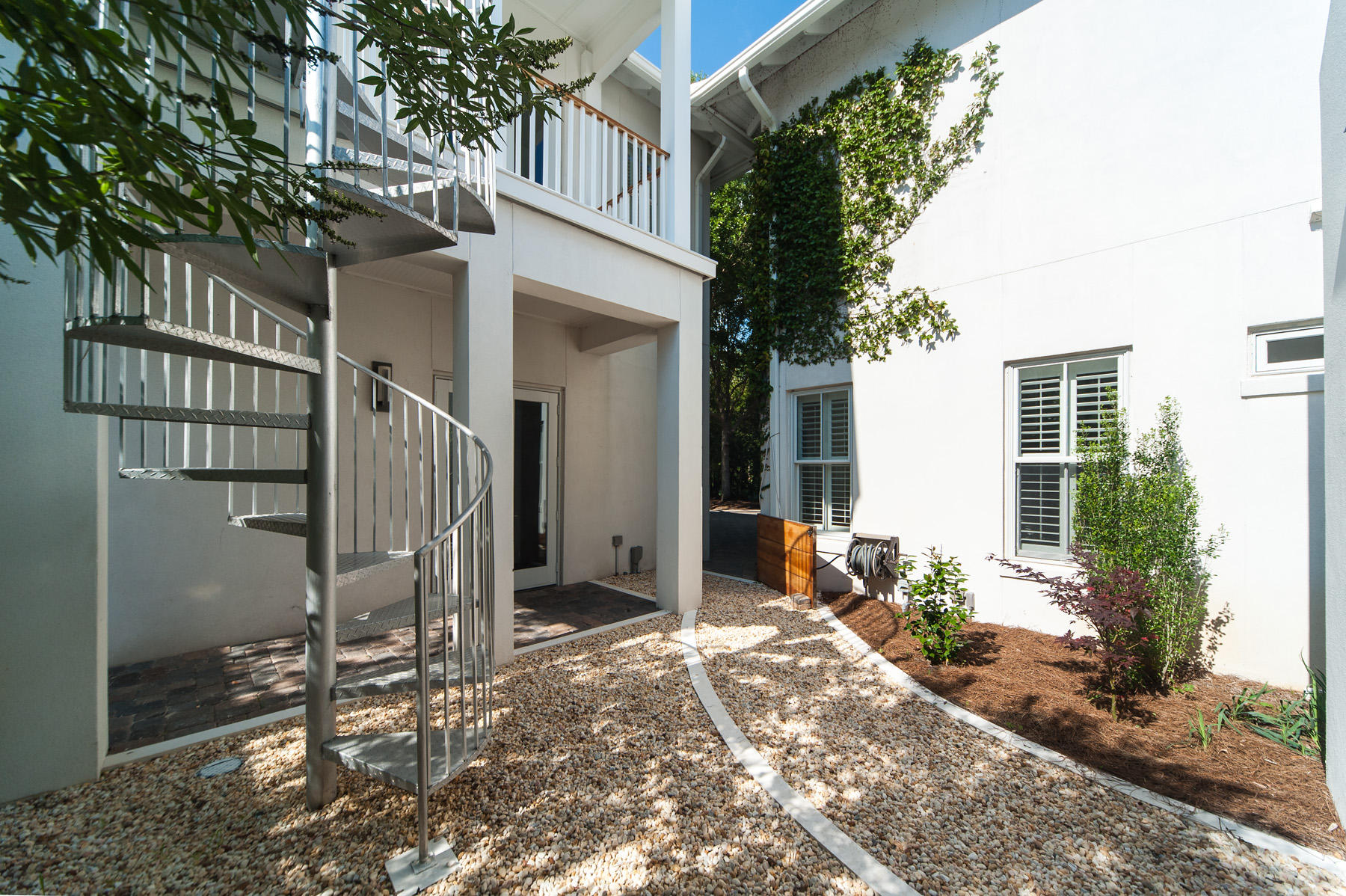 CRESCENT CAYE - Residential