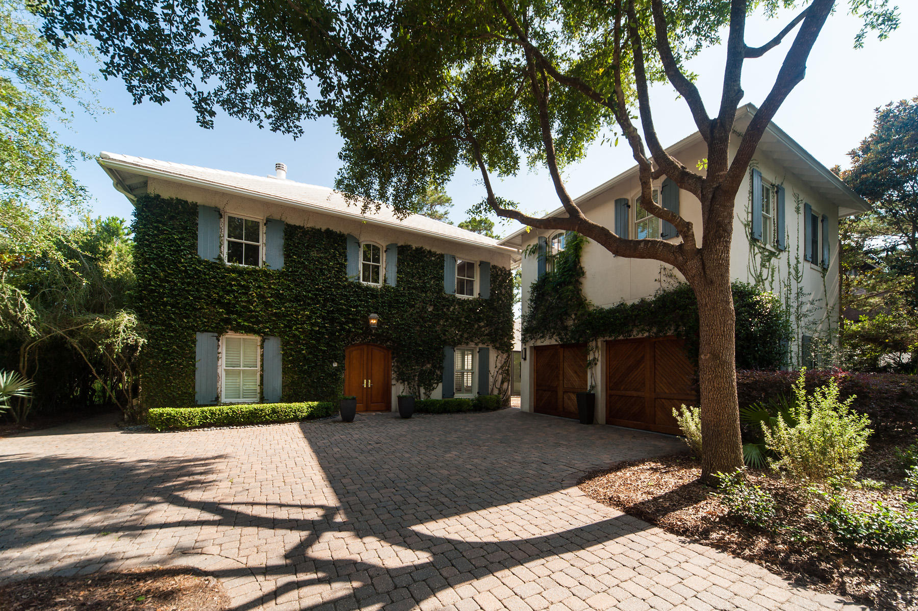 CRESCENT CAYE - Residential
