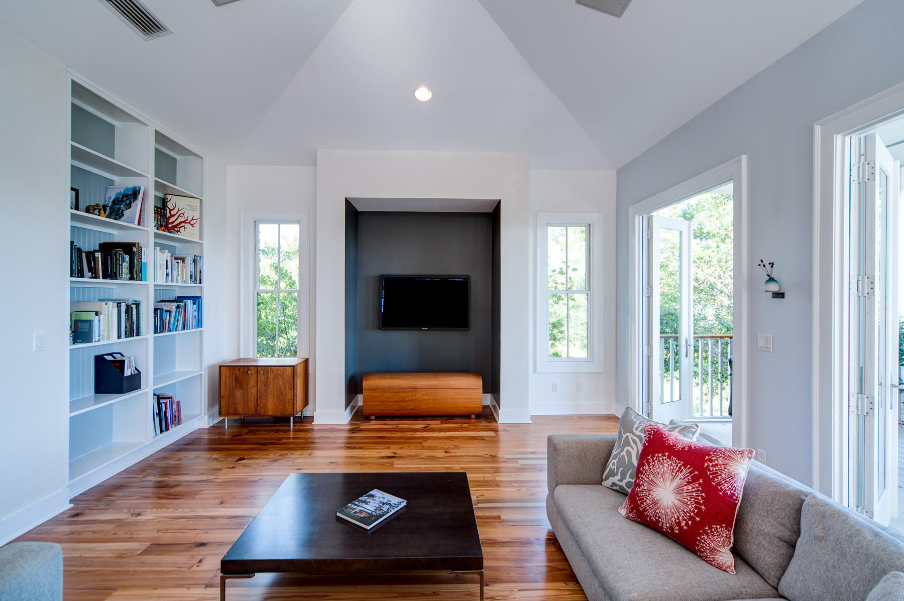 CRESCENT CAYE - Residential
