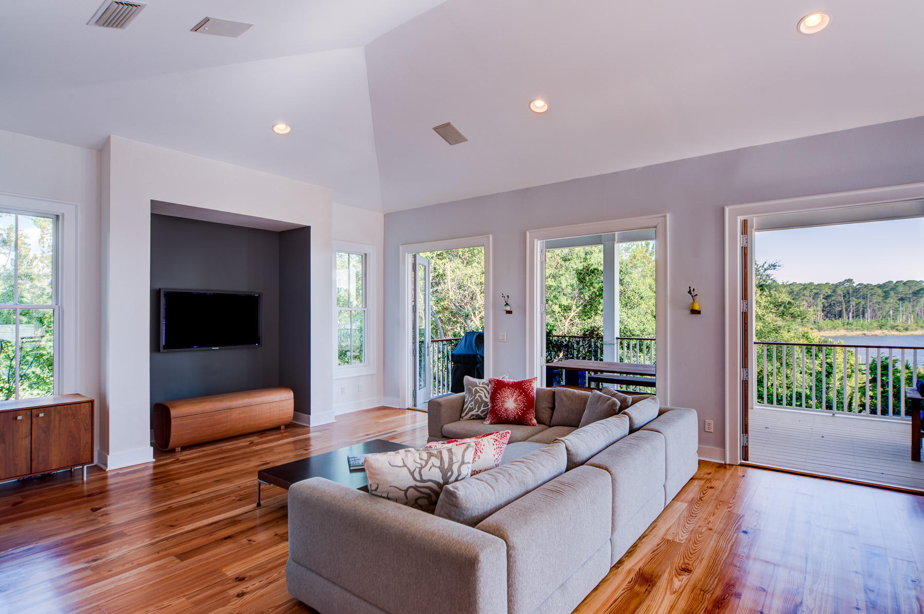 CRESCENT CAYE - Residential