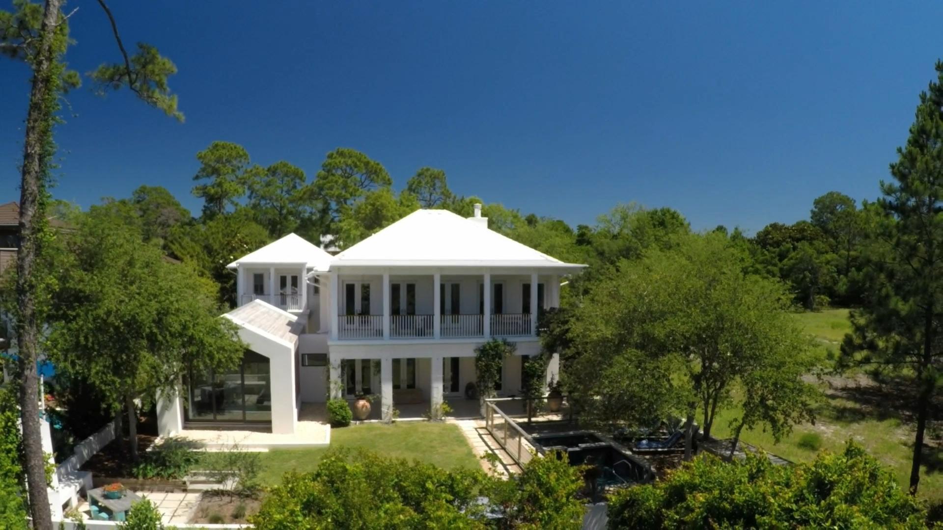 CRESCENT CAYE - Residential