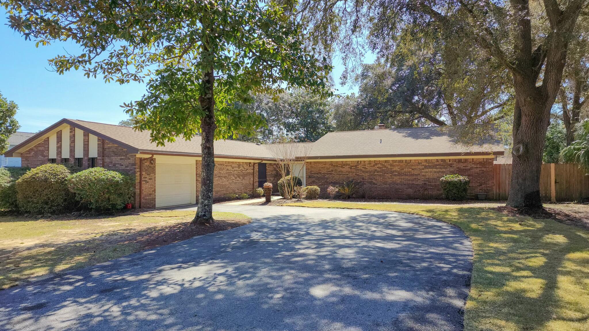 BAYOU POQUITO - Residential