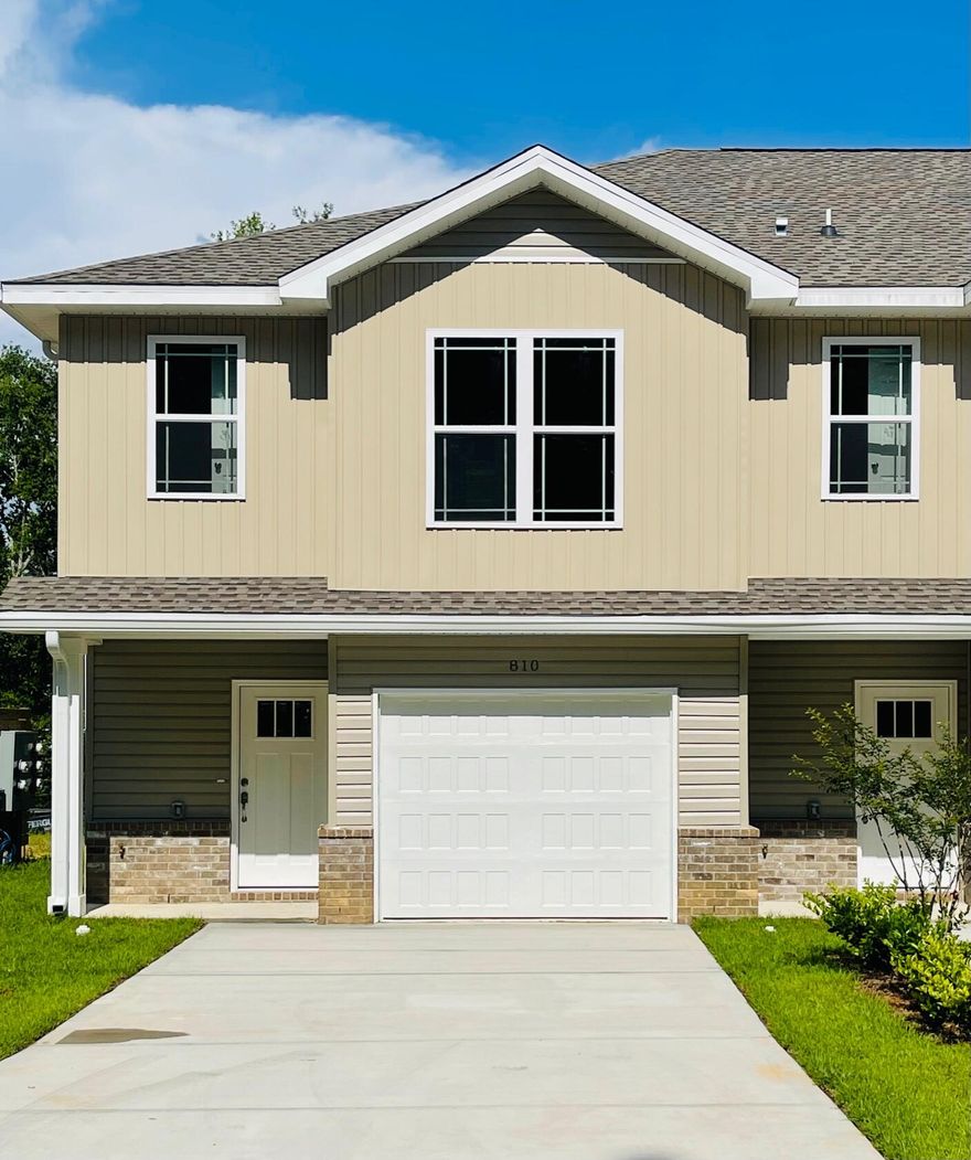 Available for move in immediately! Nearly new 3 bedroom / 2.5 bath townhomes centrally located in Crestview. Open floor plan downstairs for easy entertaining. Granite counters tops, LVP throughout. Small pets upon approval. Lawn maintenance included.