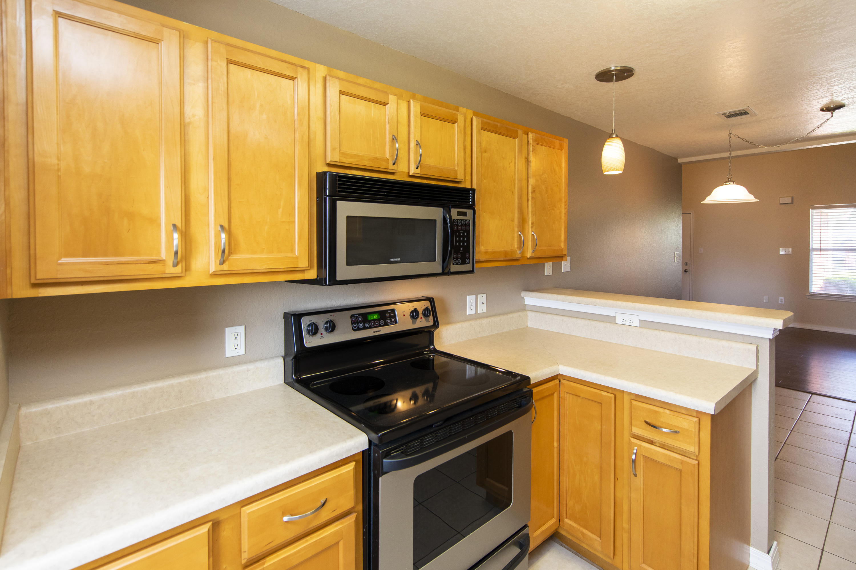 QUAIL LAKE - Residential