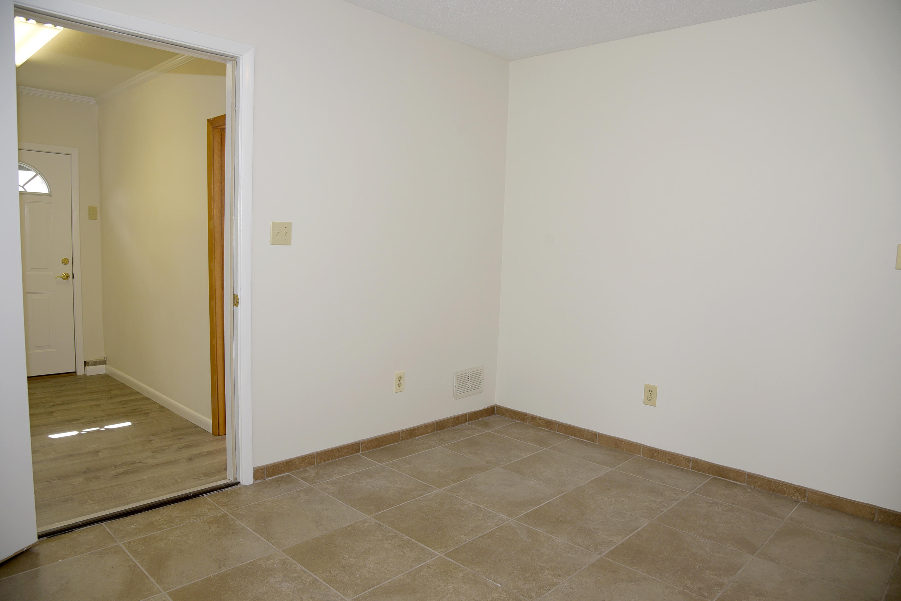 CAROL ANNE MANOR LOT 5 BLK D - Residential Lease